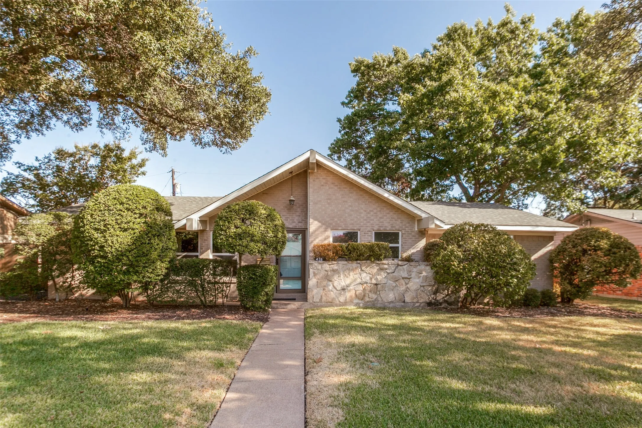 Single Family Residence For Sale in Dallas County , 428 Sandy Trail, Richardson, Texas 75080, 3 Bedroom, 2 Bathroom, 2 Garage spaces, 1,482 Sqft, built in 1964, mls#21351035, Real Estate Agent in Richardson, Homes For Sale in Dallas county, Homes For Sale in Richardson, Realtor in Richardson Texas, Real Estate Brokerage Independent Realty Texas, Luminita Cordes Realtor