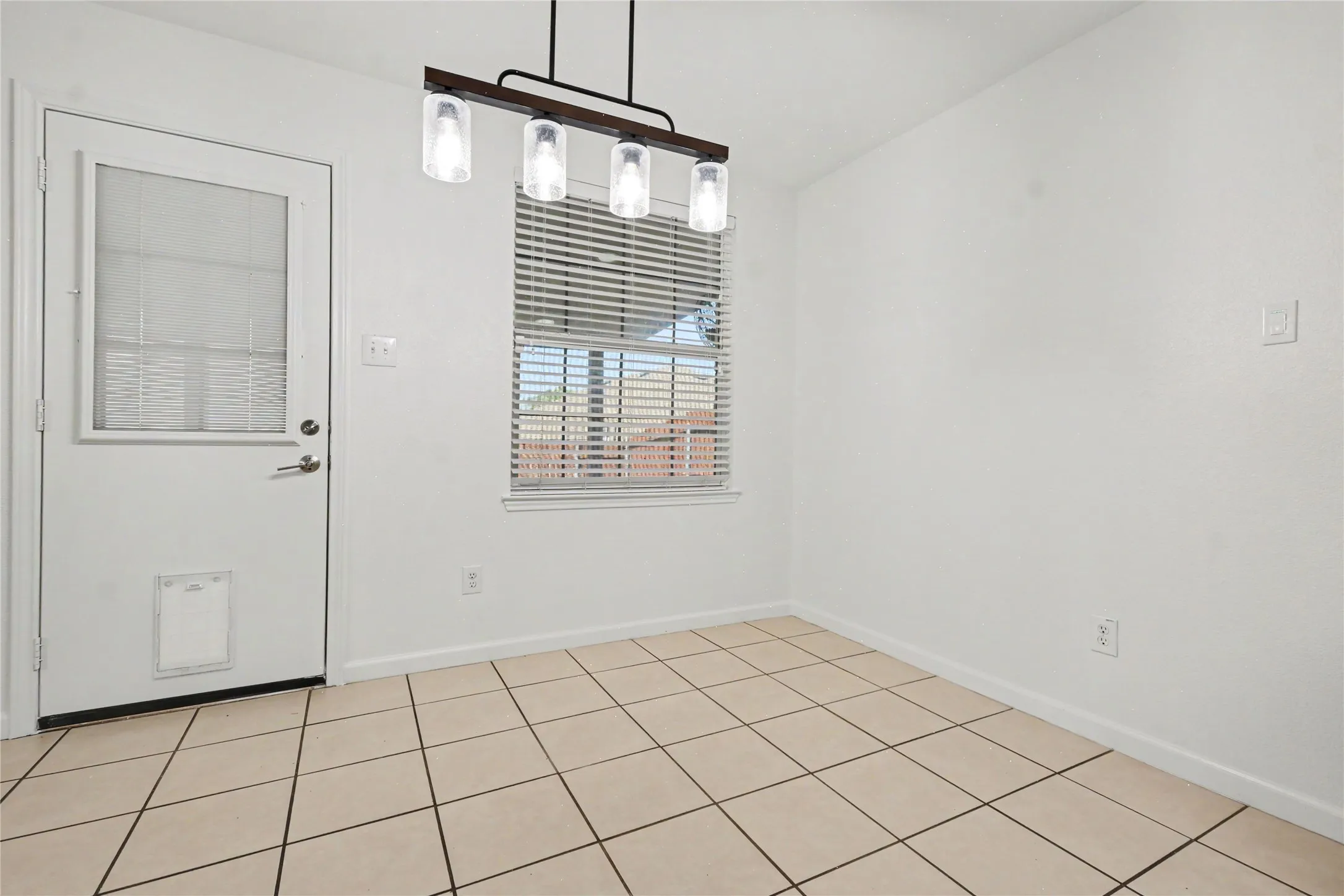 Single Family Residence For Rent in Tarrant County , 7429 Sienna Ridge Lane, Fort Worth, Texas 76131, 4 Bedroom, 3 Bathroom, 2 Garage spaces, 2,894 Sqft, built in 2006, mls#21366364, Real Estate Agent in Fort Worth, Homes For Rent in Tarrant county, Homes For Rent in Fort Worth, Realtor in Fort Worth Texas, Real Estate Brokerage Independent Realty Texas, Luminita Cordes Realtor