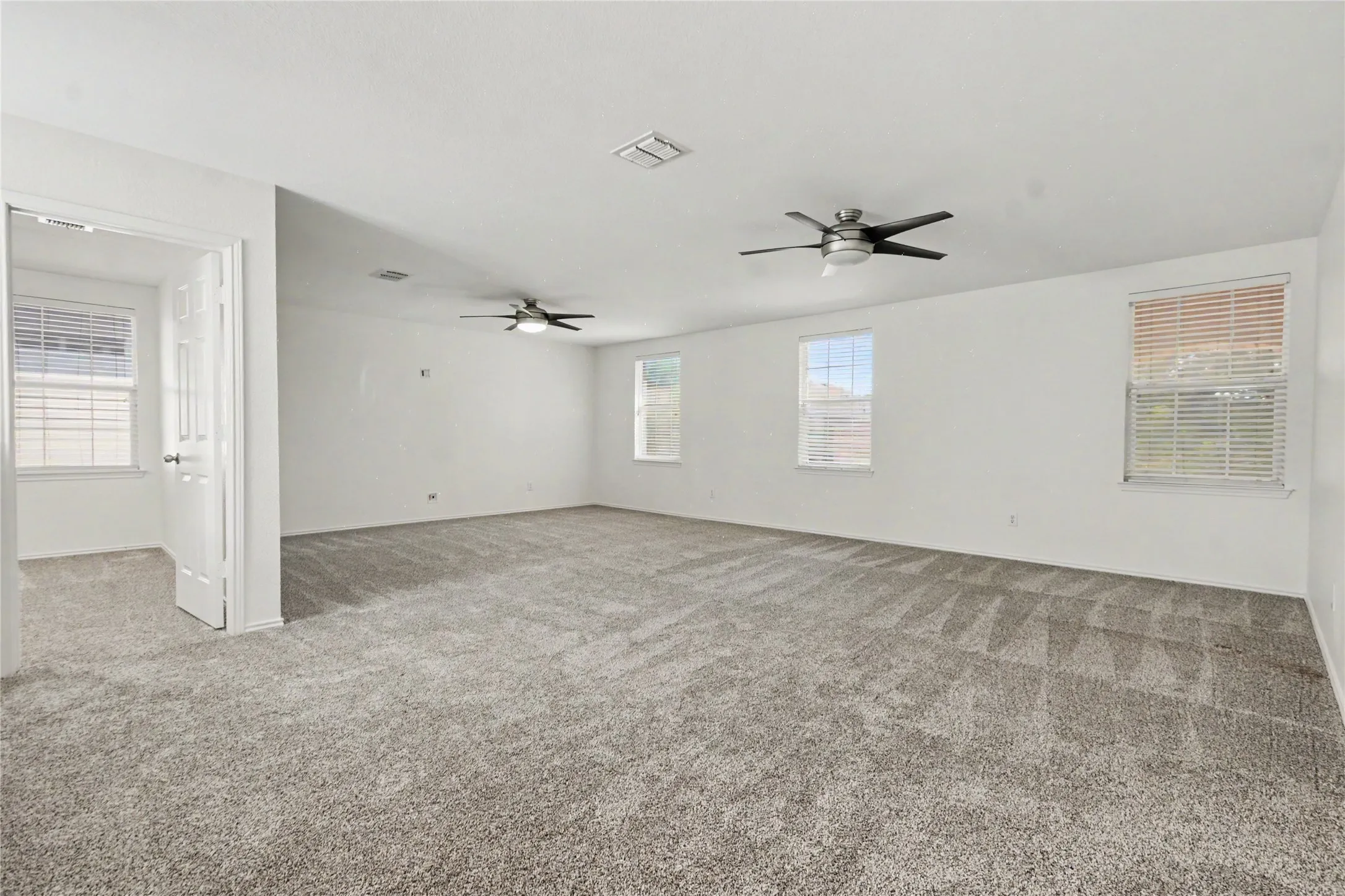 Single Family Residence For Rent in Tarrant County , 7429 Sienna Ridge Lane, Fort Worth, Texas 76131, 4 Bedroom, 3 Bathroom, 2 Garage spaces, 2,894 Sqft, built in 2006, mls#21366364, Real Estate Agent in Fort Worth, Homes For Rent in Tarrant county, Homes For Rent in Fort Worth, Realtor in Fort Worth Texas, Real Estate Brokerage Independent Realty Texas, Luminita Cordes Realtor
