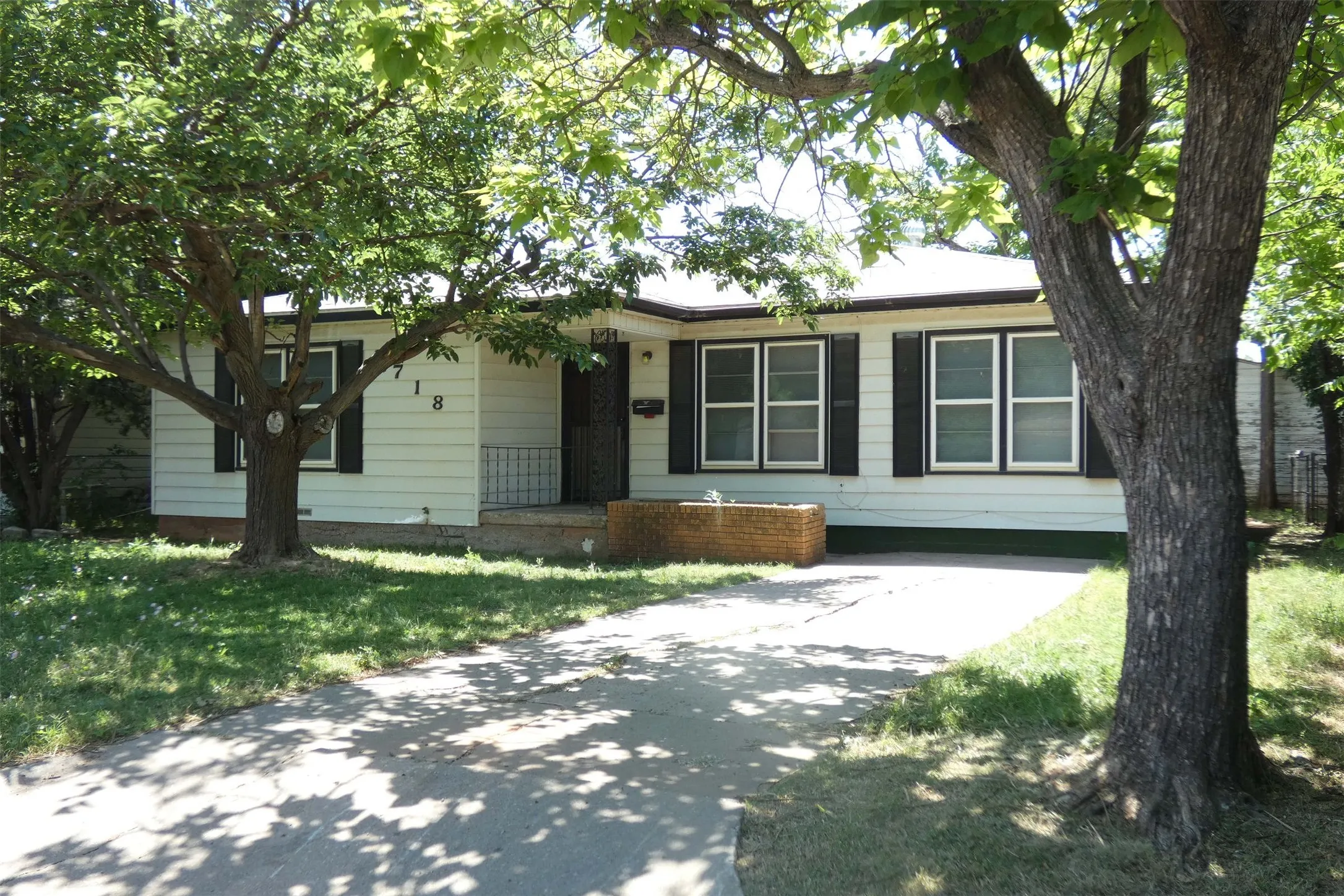 Single Family Residence For Rent in Taylor County , 1718 Bridge Avenue, Abilene, Texas 79603, 4 Bedroom, 1 Bathroom, Garage spaces, 1,472 Sqft, built in 1955, mls#21381741, Real Estate Agent in Abilene, Homes For Rent in Taylor county, Homes For Rent in Abilene, Realtor in Abilene Texas, Real Estate Brokerage Independent Realty Texas, Luminita Cordes Realtor