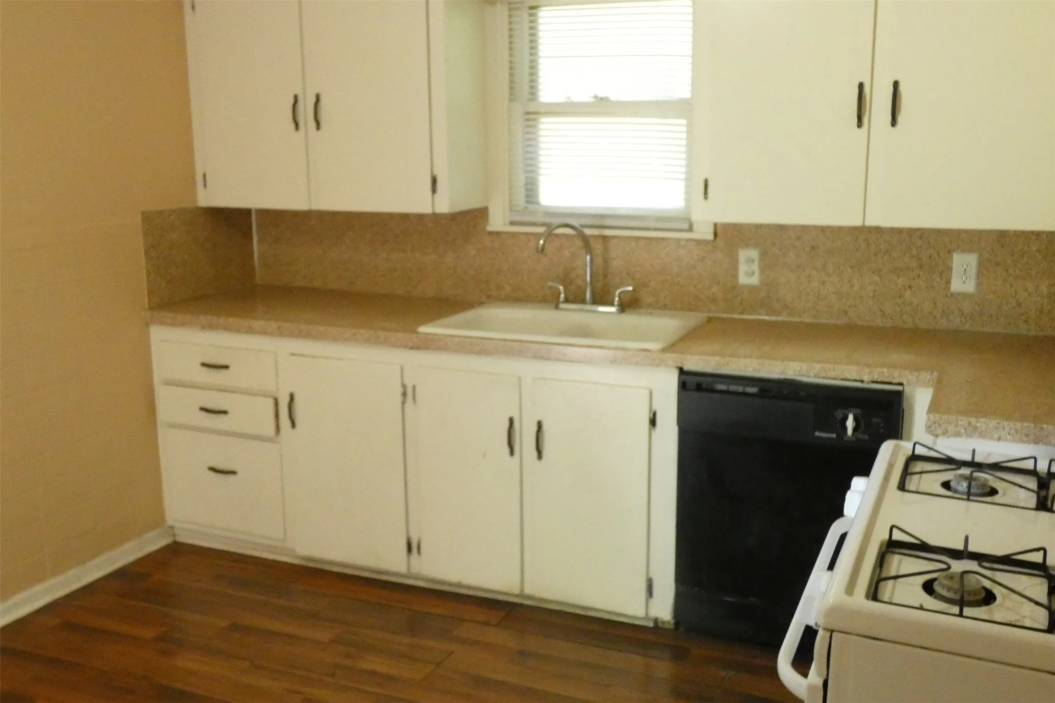 Single Family Residence For Rent in Taylor County , 1718 Bridge Avenue, Abilene, Texas 79603, 4 Bedroom, 1 Bathroom, Garage spaces, 1,472 Sqft, built in 1955, mls#21381741, Real Estate Agent in Abilene, Homes For Rent in Taylor county, Homes For Rent in Abilene, Realtor in Abilene Texas, Real Estate Brokerage Independent Realty Texas, Luminita Cordes Realtor