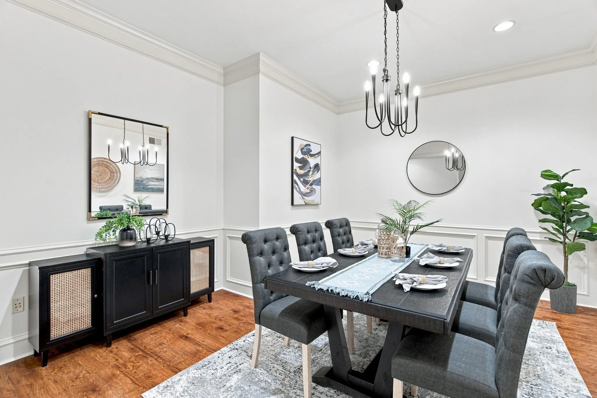 Crown molding and wainscoting detailing walls