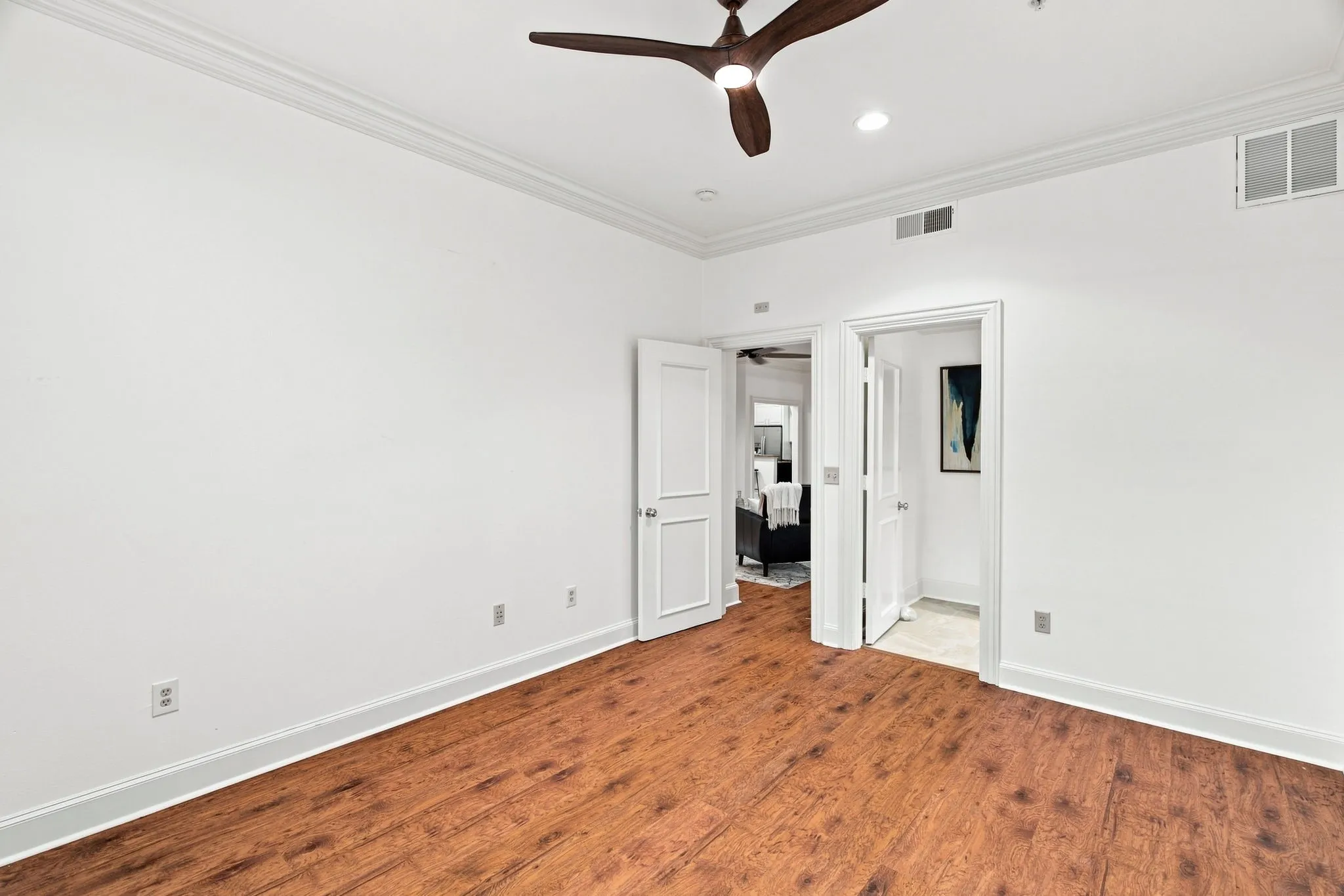 Option to use as a guest bedroom or a home office.