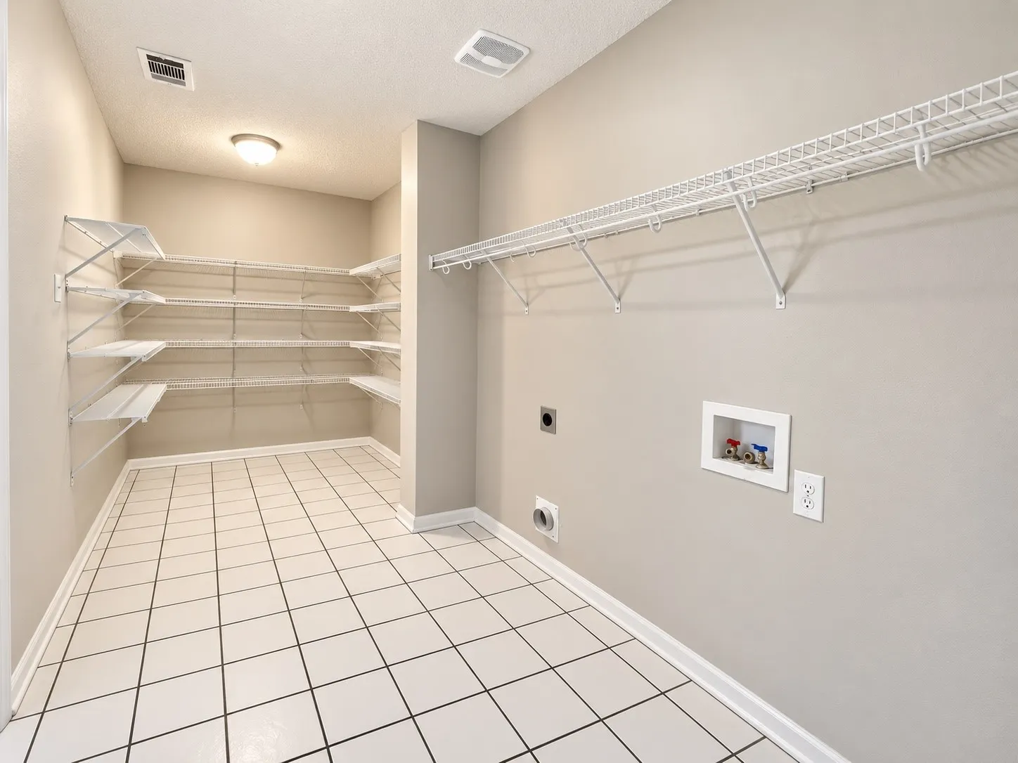 Single Family Residence For Rent in Tarrant County , 3433 Cayman Drive, Fort Worth, Texas 76123, 3 Bedroom, 3 Bathroom, 2 Garage spaces, 2,330 Sqft, built in 2005, mls#21373673, Real Estate Agent in Fort Worth, Homes For Rent in Tarrant county, Homes For Rent in Fort Worth, Realtor in Fort Worth Texas, Real Estate Brokerage Independent Realty Texas, Luminita Cordes Realtor