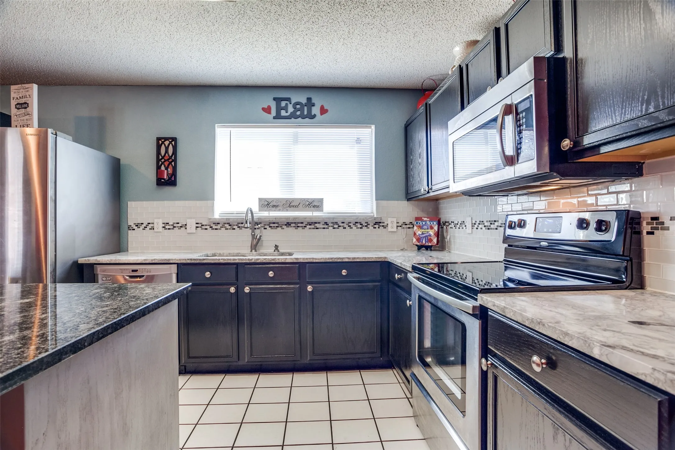 Single Family Residence For Rent in Tarrant County , 3433 Cayman Drive, Fort Worth, Texas 76123, 3 Bedroom, 3 Bathroom, 2 Garage spaces, 2,330 Sqft, built in 2005, mls#21373673, Real Estate Agent in Fort Worth, Homes For Rent in Tarrant county, Homes For Rent in Fort Worth, Realtor in Fort Worth Texas, Real Estate Brokerage Independent Realty Texas, Luminita Cordes Realtor