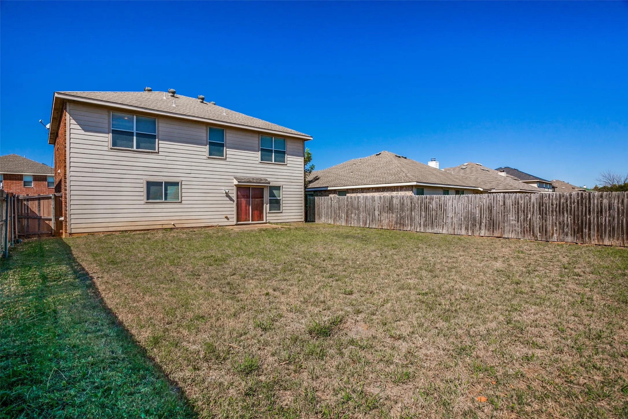 Single Family Residence For Rent in Tarrant County , 3433 Cayman Drive, Fort Worth, Texas 76123, 3 Bedroom, 3 Bathroom, 2 Garage spaces, 2,330 Sqft, built in 2005, mls#21373673, Real Estate Agent in Fort Worth, Homes For Rent in Tarrant county, Homes For Rent in Fort Worth, Realtor in Fort Worth Texas, Real Estate Brokerage Independent Realty Texas, Luminita Cordes Realtor