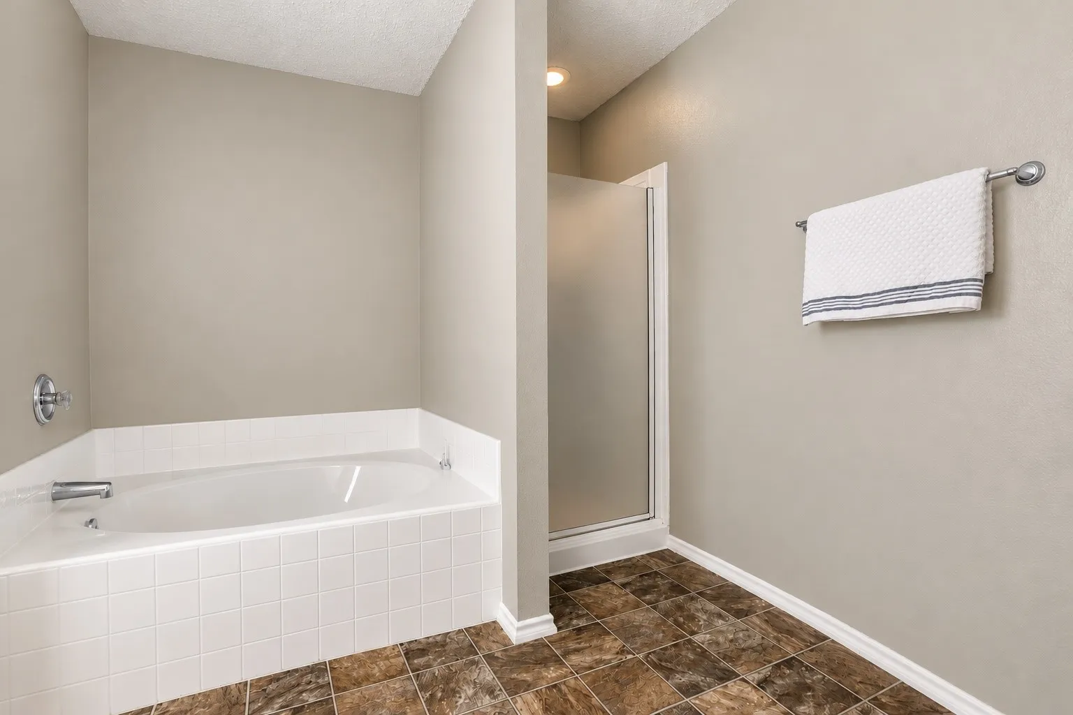Single Family Residence For Rent in Tarrant County , 3433 Cayman Drive, Fort Worth, Texas 76123, 3 Bedroom, 3 Bathroom, 2 Garage spaces, 2,330 Sqft, built in 2005, mls#21373673, Real Estate Agent in Fort Worth, Homes For Rent in Tarrant county, Homes For Rent in Fort Worth, Realtor in Fort Worth Texas, Real Estate Brokerage Independent Realty Texas, Luminita Cordes Realtor