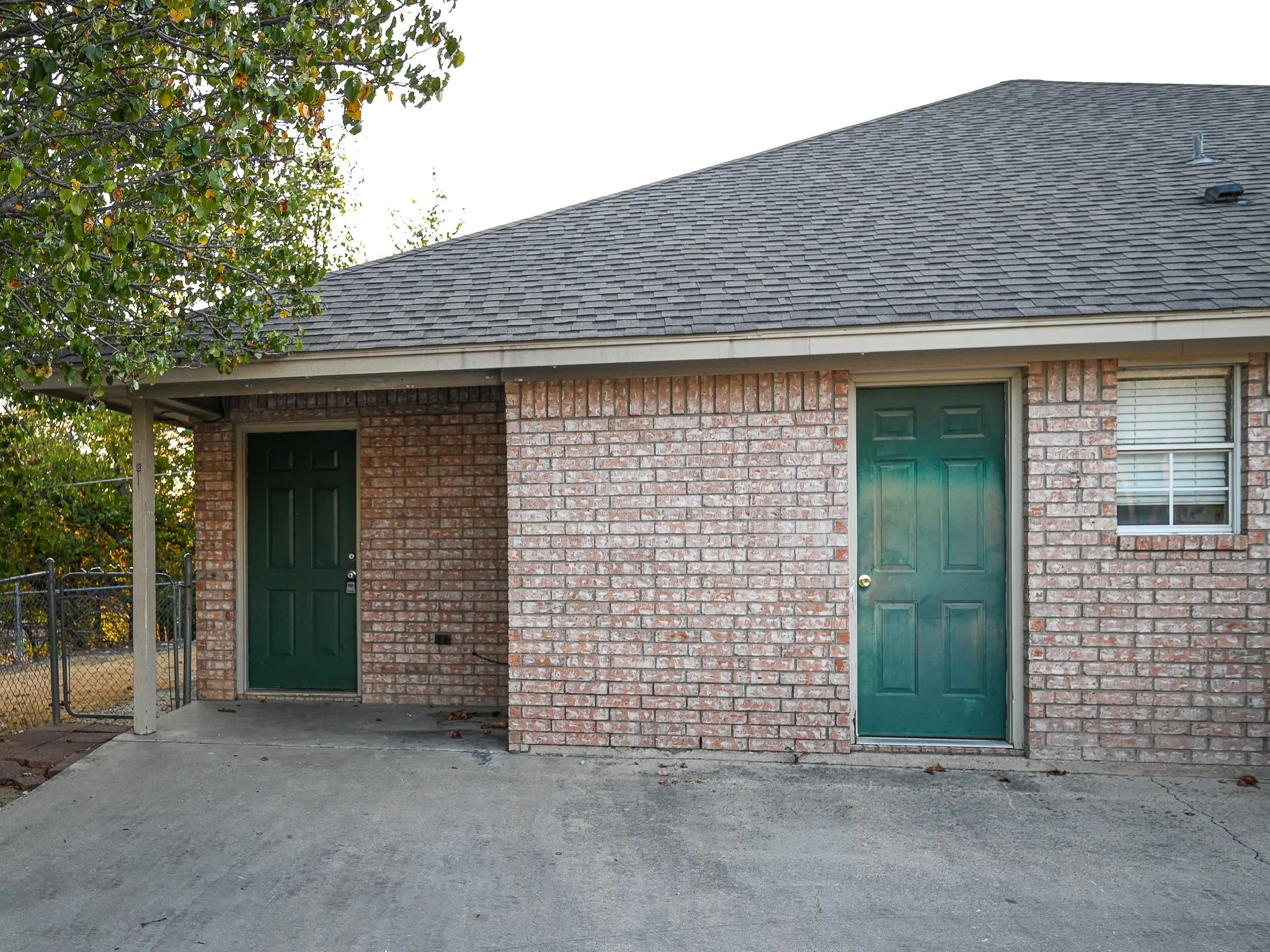 Duplex For Rent in Wise County , 606 N Sewell Drive B, Decatur, Texas 76234, 3 Bedroom, 2 Bathroom, Garage spaces, 1,200 Sqft, built in 1998, mls#21381037, Real Estate Agent in Decatur, Homes For Rent in Wise county, Homes For Rent in Decatur, Realtor in Decatur Texas, Real Estate Brokerage Independent Realty Texas, Luminita Cordes Realtor