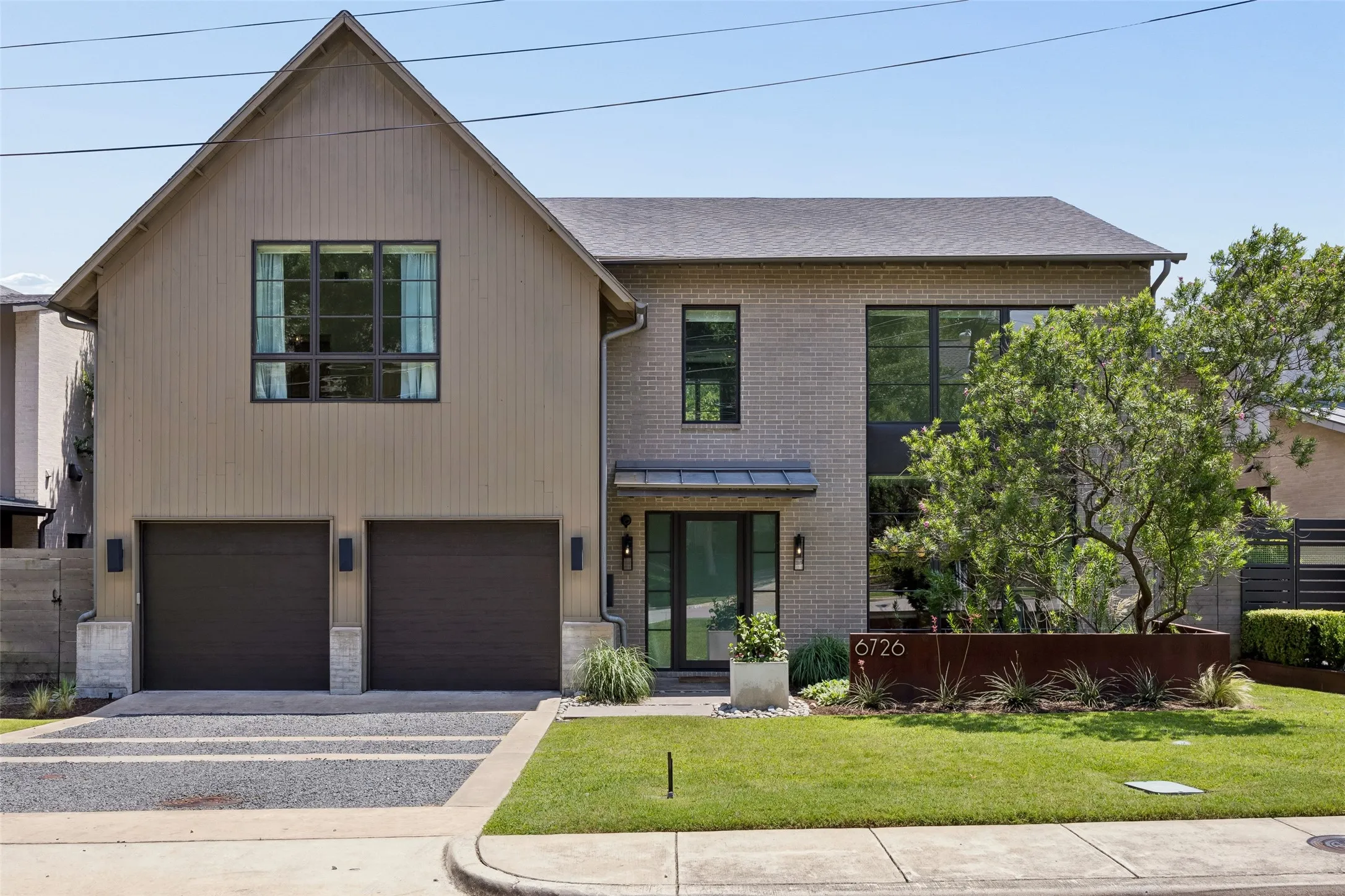 Single Family Residence For Sale in Dallas County , 6726 Lake Circle Drive, Dallas, Texas 75214, 4 Bedroom, 5 Bathroom, 2 Garage spaces, 4,672 Sqft, built in 2016, mls#21380843, Real Estate Agent in Dallas, Homes For Sale in Dallas county, Homes For Sale in Dallas, Realtor in Dallas Texas, Real Estate Brokerage Independent Realty Texas, Luminita Cordes Realtor