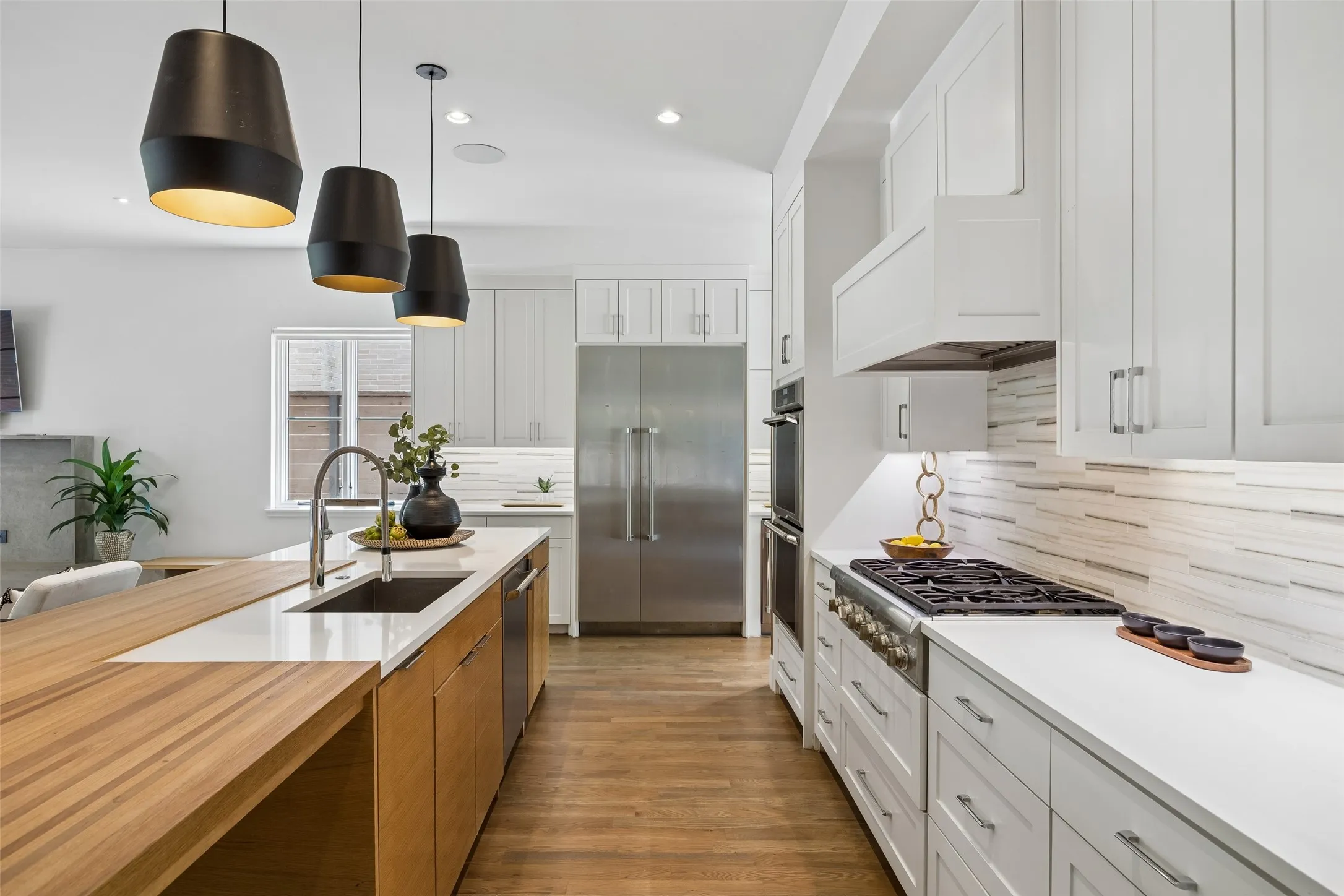 Single Family Residence For Sale in Dallas County , 6726 Lake Circle Drive, Dallas, Texas 75214, 4 Bedroom, 5 Bathroom, 2 Garage spaces, 4,672 Sqft, built in 2016, mls#21380843, Real Estate Agent in Dallas, Homes For Sale in Dallas county, Homes For Sale in Dallas, Realtor in Dallas Texas, Real Estate Brokerage Independent Realty Texas, Luminita Cordes Realtor