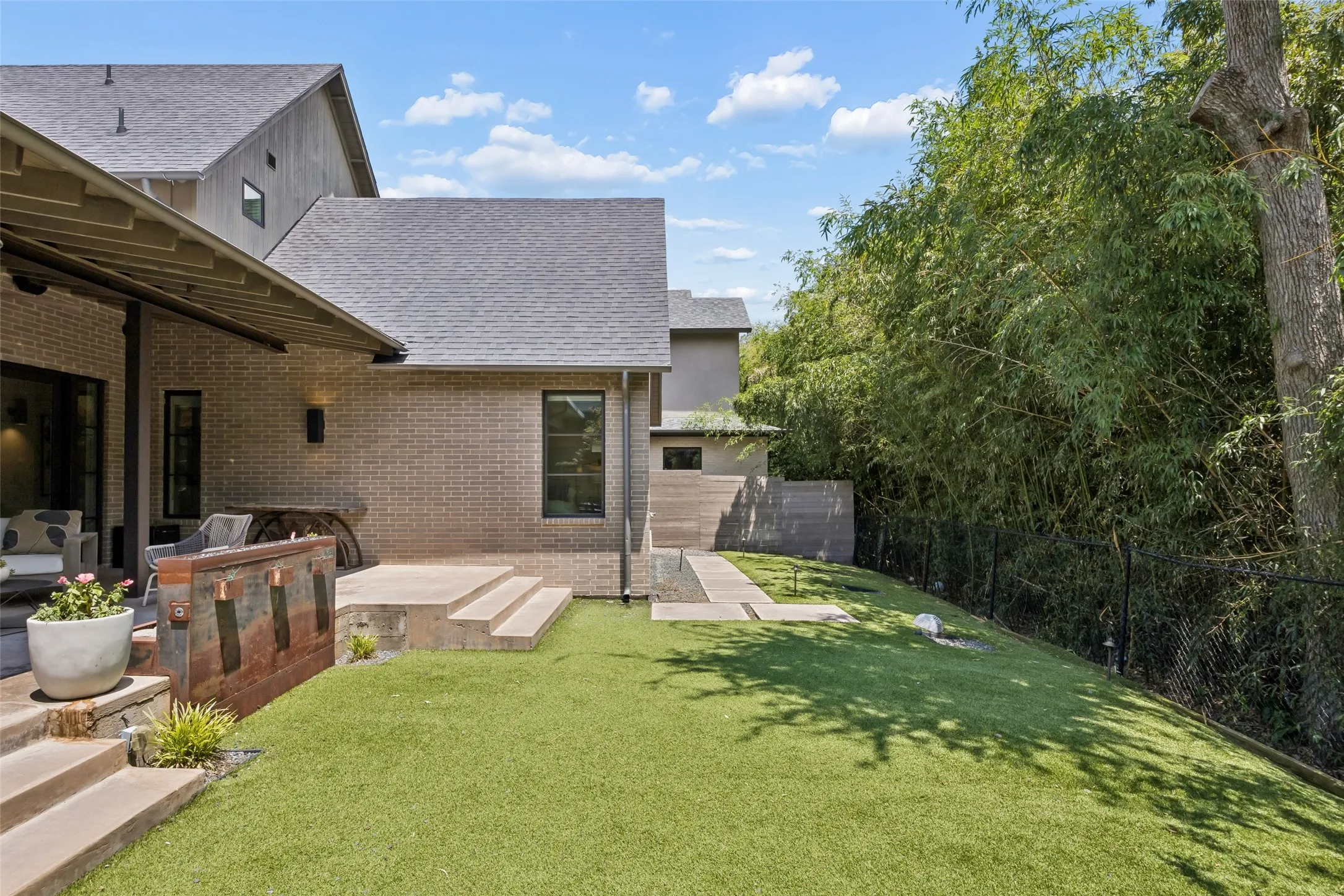 Single Family Residence For Sale in Dallas County , 6726 Lake Circle Drive, Dallas, Texas 75214, 4 Bedroom, 5 Bathroom, 2 Garage spaces, 4,672 Sqft, built in 2016, mls#21380843, Real Estate Agent in Dallas, Homes For Sale in Dallas county, Homes For Sale in Dallas, Realtor in Dallas Texas, Real Estate Brokerage Independent Realty Texas, Luminita Cordes Realtor