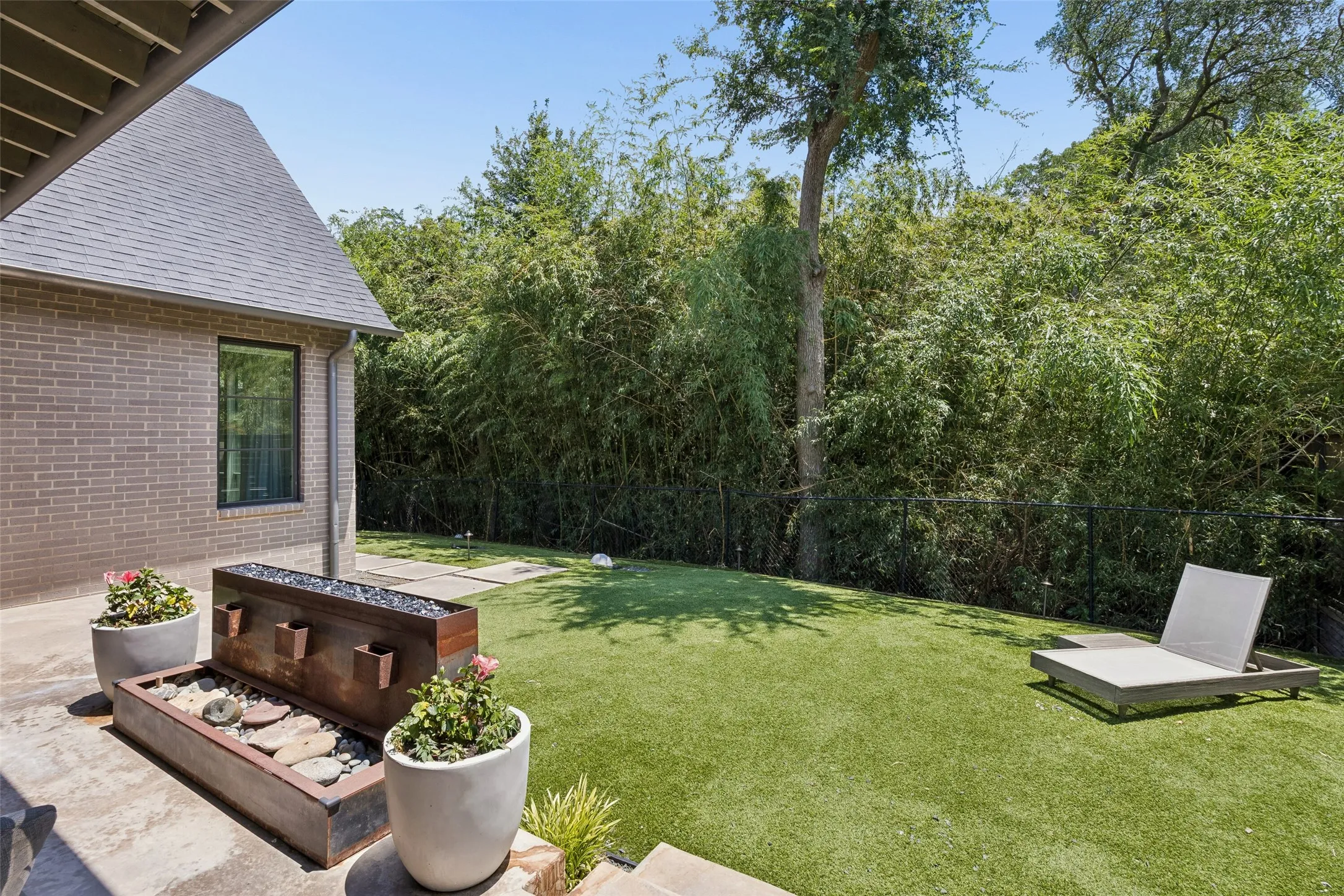 Single Family Residence For Sale in Dallas County , 6726 Lake Circle Drive, Dallas, Texas 75214, 4 Bedroom, 5 Bathroom, 2 Garage spaces, 4,672 Sqft, built in 2016, mls#21380843, Real Estate Agent in Dallas, Homes For Sale in Dallas county, Homes For Sale in Dallas, Realtor in Dallas Texas, Real Estate Brokerage Independent Realty Texas, Luminita Cordes Realtor