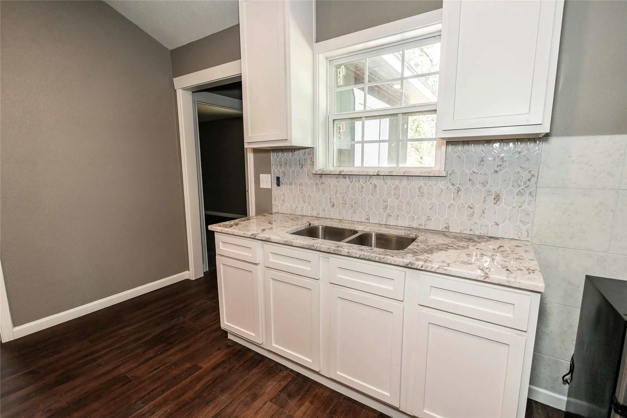 Single Family Residence For Sale in Montague County , 106 Northcott Street, Nocona, Texas 76255, 3 Bedroom, 1 Bathroom, Garage spaces, 1,703 Sqft, built in 1927, mls#21380191, Real Estate Agent in Nocona, Homes For Sale in Montague county, Homes For Sale in Nocona, Realtor in Nocona Texas, Real Estate Brokerage Independent Realty Texas, Luminita Cordes Realtor