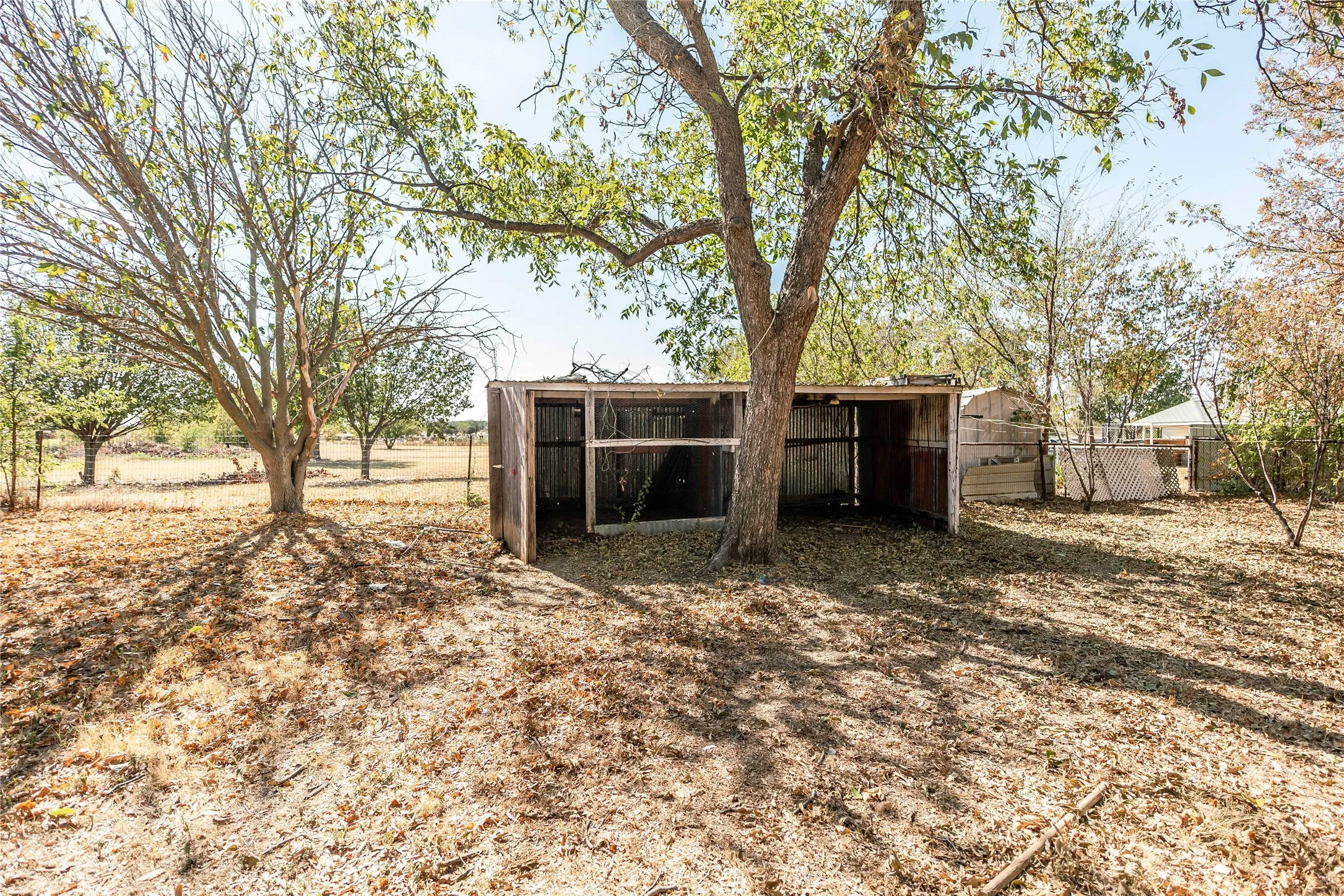 Single Family Residence For Sale in Montague County , 106 Northcott Street, Nocona, Texas 76255, 3 Bedroom, 1 Bathroom, Garage spaces, 1,703 Sqft, built in 1927, mls#21380191, Real Estate Agent in Nocona, Homes For Sale in Montague county, Homes For Sale in Nocona, Realtor in Nocona Texas, Real Estate Brokerage Independent Realty Texas, Luminita Cordes Realtor