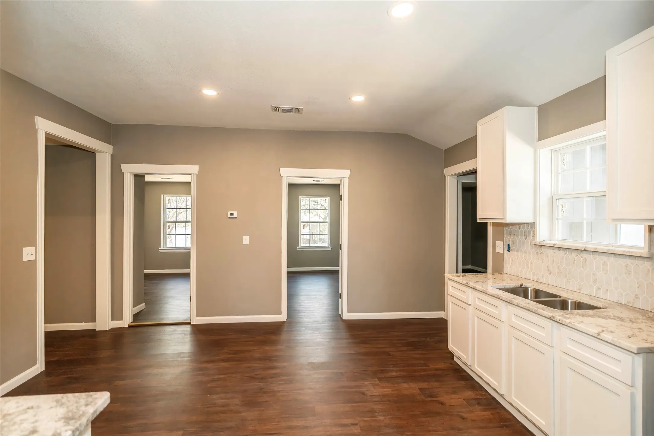 Single Family Residence For Sale in Montague County , 106 Northcott Street, Nocona, Texas 76255, 3 Bedroom, 1 Bathroom, Garage spaces, 1,703 Sqft, built in 1927, mls#21380191, Real Estate Agent in Nocona, Homes For Sale in Montague county, Homes For Sale in Nocona, Realtor in Nocona Texas, Real Estate Brokerage Independent Realty Texas, Luminita Cordes Realtor