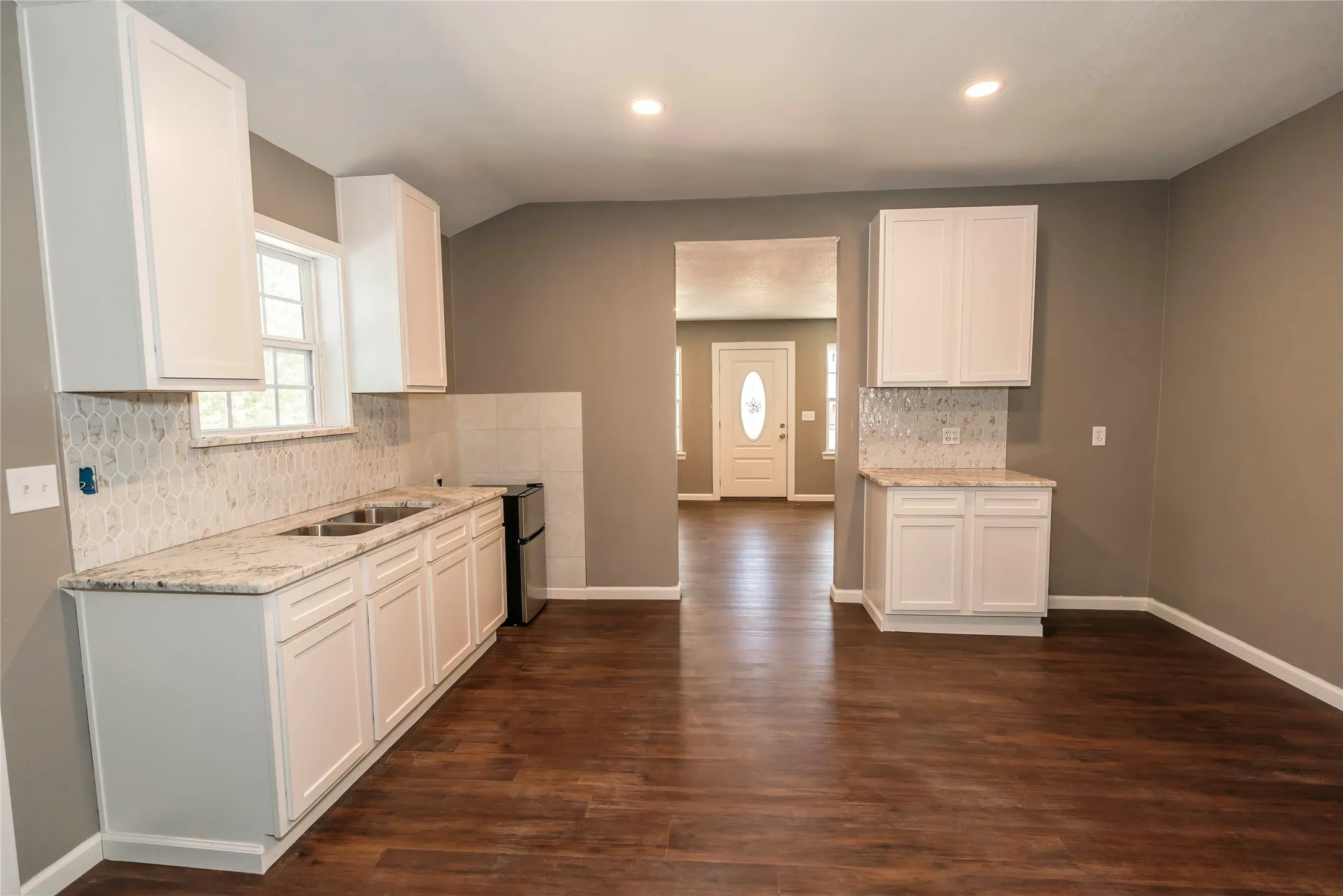 Single Family Residence For Sale in Montague County , 106 Northcott Street, Nocona, Texas 76255, 3 Bedroom, 1 Bathroom, Garage spaces, 1,703 Sqft, built in 1927, mls#21380191, Real Estate Agent in Nocona, Homes For Sale in Montague county, Homes For Sale in Nocona, Realtor in Nocona Texas, Real Estate Brokerage Independent Realty Texas, Luminita Cordes Realtor