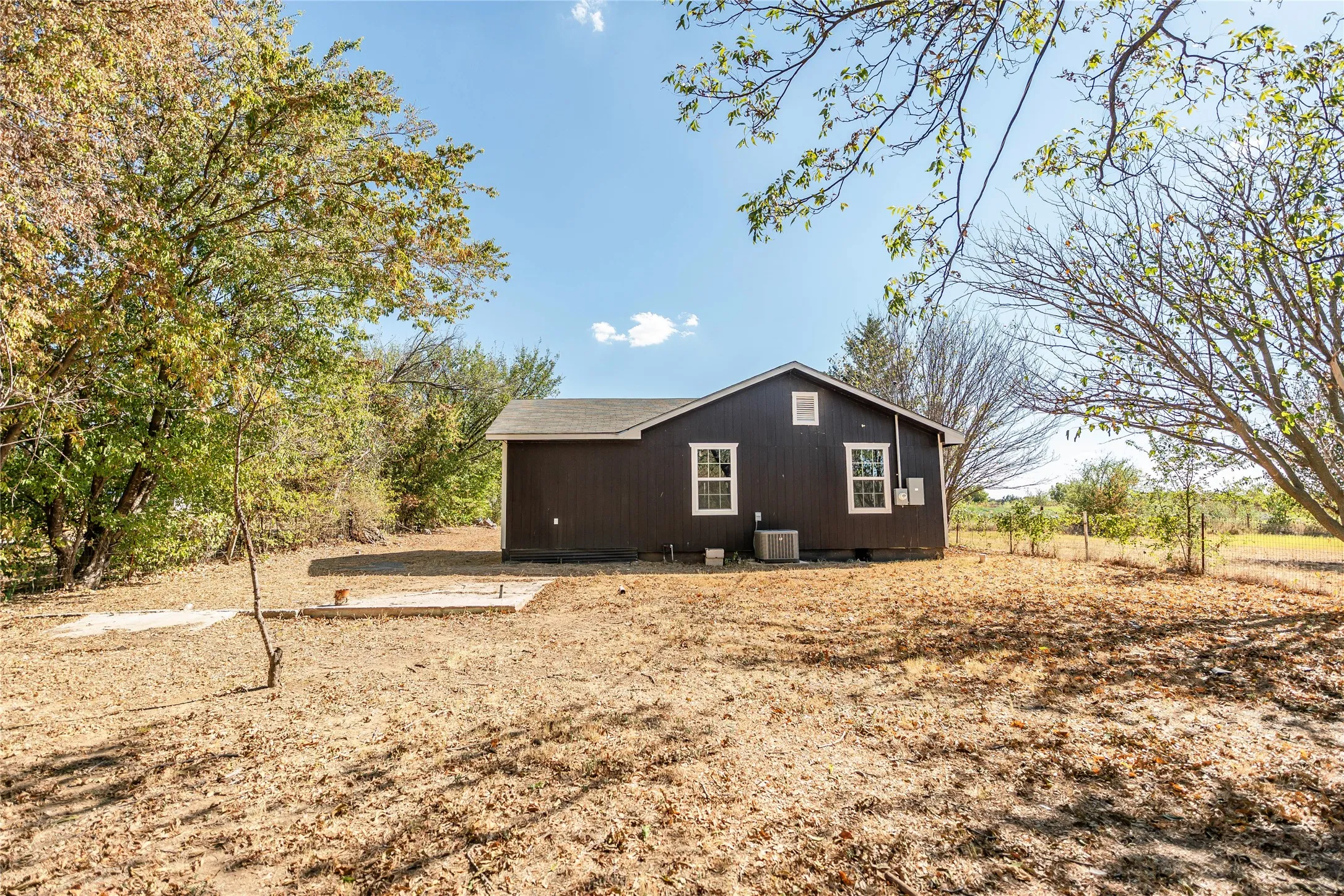 Single Family Residence For Sale in Montague County , 106 Northcott Street, Nocona, Texas 76255, 3 Bedroom, 1 Bathroom, Garage spaces, 1,703 Sqft, built in 1927, mls#21380191, Real Estate Agent in Nocona, Homes For Sale in Montague county, Homes For Sale in Nocona, Realtor in Nocona Texas, Real Estate Brokerage Independent Realty Texas, Luminita Cordes Realtor