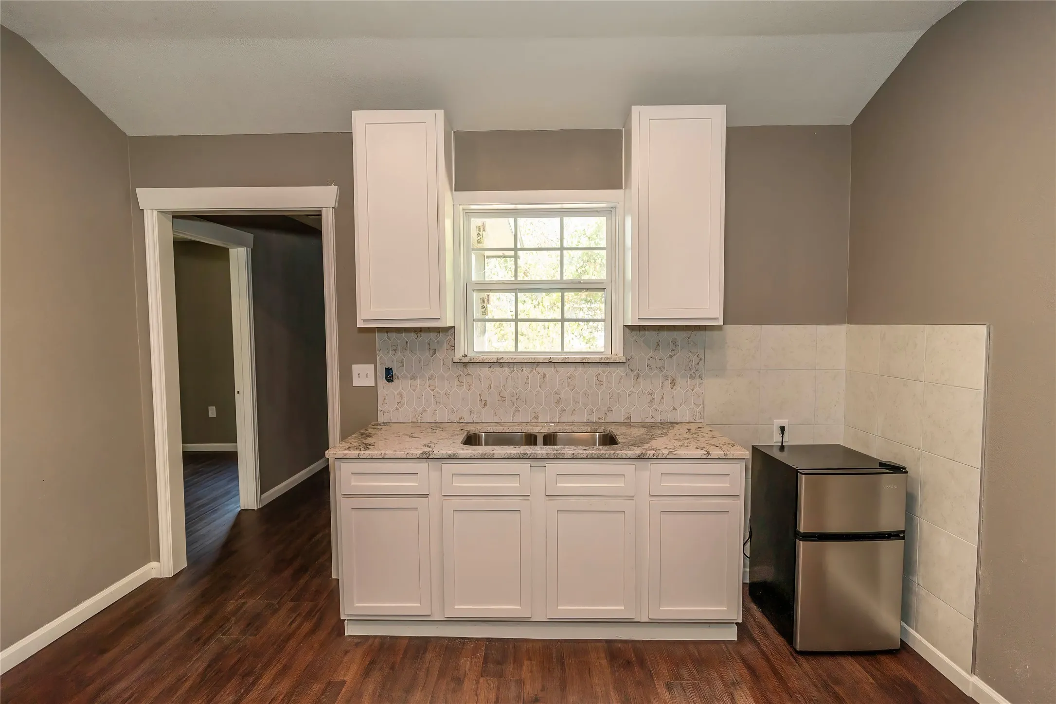 Single Family Residence For Sale in Montague County , 106 Northcott Street, Nocona, Texas 76255, 3 Bedroom, 1 Bathroom, Garage spaces, 1,703 Sqft, built in 1927, mls#21380191, Real Estate Agent in Nocona, Homes For Sale in Montague county, Homes For Sale in Nocona, Realtor in Nocona Texas, Real Estate Brokerage Independent Realty Texas, Luminita Cordes Realtor