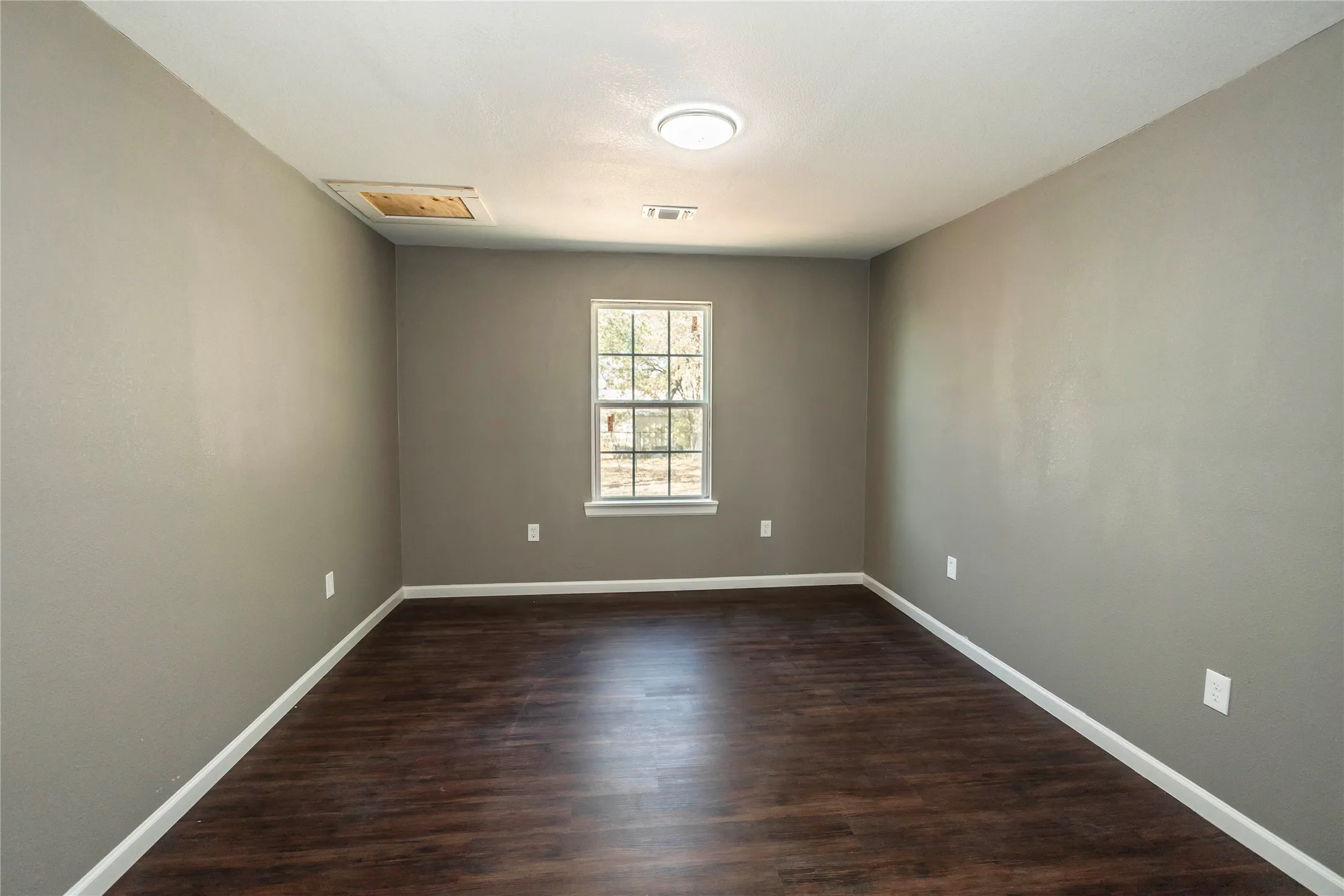 Single Family Residence For Sale in Montague County , 106 Northcott Street, Nocona, Texas 76255, 3 Bedroom, 1 Bathroom, Garage spaces, 1,703 Sqft, built in 1927, mls#21380191, Real Estate Agent in Nocona, Homes For Sale in Montague county, Homes For Sale in Nocona, Realtor in Nocona Texas, Real Estate Brokerage Independent Realty Texas, Luminita Cordes Realtor