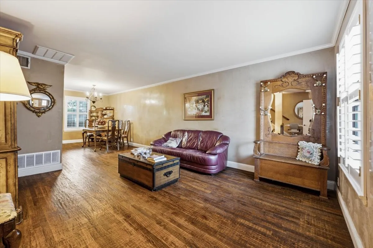 Condominium For Sale in Dallas County , 4918 Lahoma Street 4918, Dallas, Texas 75235, 2 Bedroom, 2 Bathroom, Garage spaces, 993 Sqft, built in 1954, mls#21381772, Real Estate Agent in Dallas, Homes For Sale in Dallas county, Homes For Sale in Dallas, Realtor in Dallas Texas, Real Estate Brokerage Independent Realty Texas, Luminita Cordes Realtor
