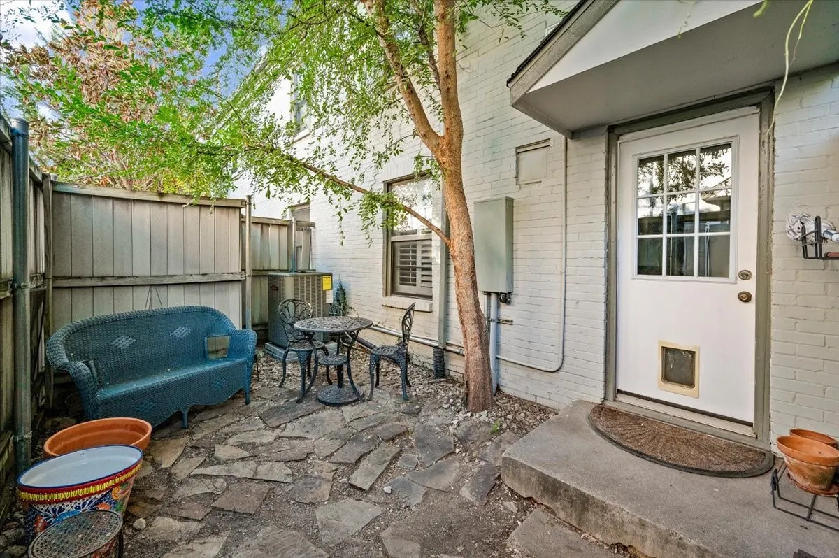 Condominium For Sale in Dallas County , 4918 Lahoma Street 4918, Dallas, Texas 75235, 2 Bedroom, 2 Bathroom, Garage spaces, 993 Sqft, built in 1954, mls#21381772, Real Estate Agent in Dallas, Homes For Sale in Dallas county, Homes For Sale in Dallas, Realtor in Dallas Texas, Real Estate Brokerage Independent Realty Texas, Luminita Cordes Realtor