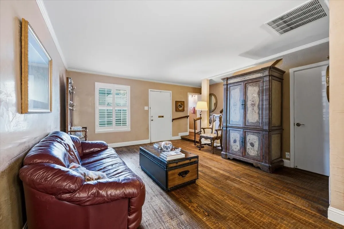 Condominium For Sale in Dallas County , 4918 Lahoma Street 4918, Dallas, Texas 75235, 2 Bedroom, 2 Bathroom, Garage spaces, 993 Sqft, built in 1954, mls#21381772, Real Estate Agent in Dallas, Homes For Sale in Dallas county, Homes For Sale in Dallas, Realtor in Dallas Texas, Real Estate Brokerage Independent Realty Texas, Luminita Cordes Realtor