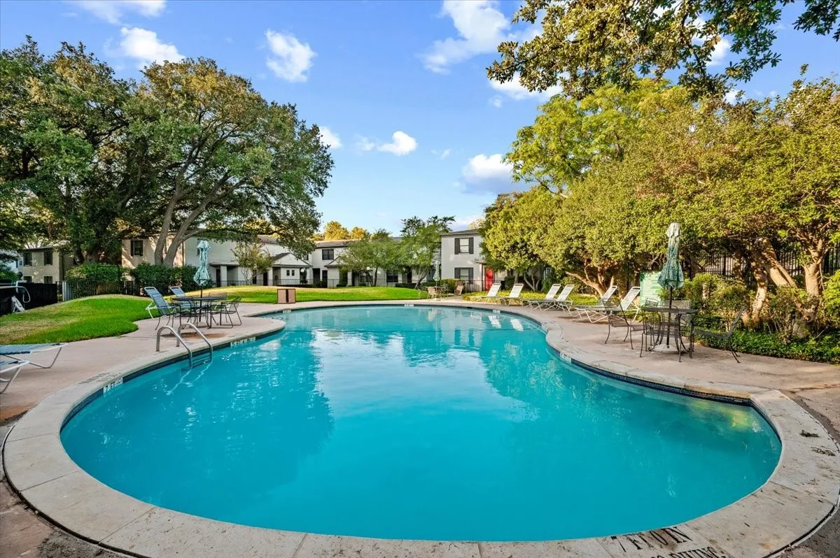 Condominium For Sale in Dallas County , 4918 Lahoma Street 4918, Dallas, Texas 75235, 2 Bedroom, 2 Bathroom, Garage spaces, 993 Sqft, built in 1954, mls#21381772, Real Estate Agent in Dallas, Homes For Sale in Dallas county, Homes For Sale in Dallas, Realtor in Dallas Texas, Real Estate Brokerage Independent Realty Texas, Luminita Cordes Realtor