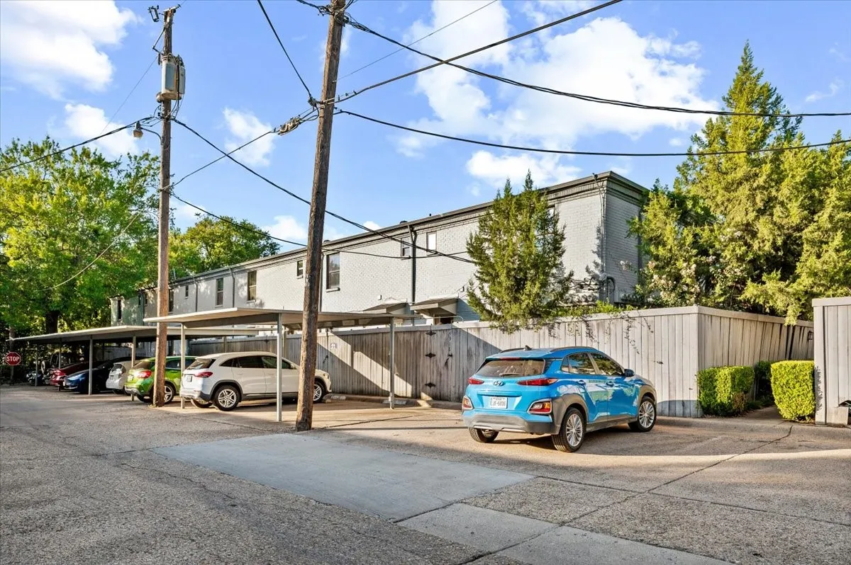 Condominium For Sale in Dallas County , 4918 Lahoma Street 4918, Dallas, Texas 75235, 2 Bedroom, 2 Bathroom, Garage spaces, 993 Sqft, built in 1954, mls#21381772, Real Estate Agent in Dallas, Homes For Sale in Dallas county, Homes For Sale in Dallas, Realtor in Dallas Texas, Real Estate Brokerage Independent Realty Texas, Luminita Cordes Realtor