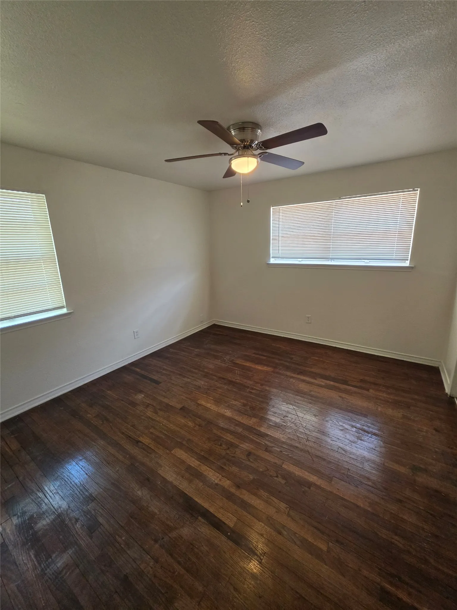 Single Family Residence For Rent in Dallas County , 9421 Bluffcreek Drive, Dallas, Texas 75227, 3 Bedroom, 2 Bathroom, 2 Garage spaces, 1,336 Sqft, built in 1960, mls#21381780, Real Estate Agent in Dallas, Homes For Rent in Dallas county, Homes For Rent in Dallas, Realtor in Dallas Texas, Real Estate Brokerage Independent Realty Texas, Luminita Cordes Realtor