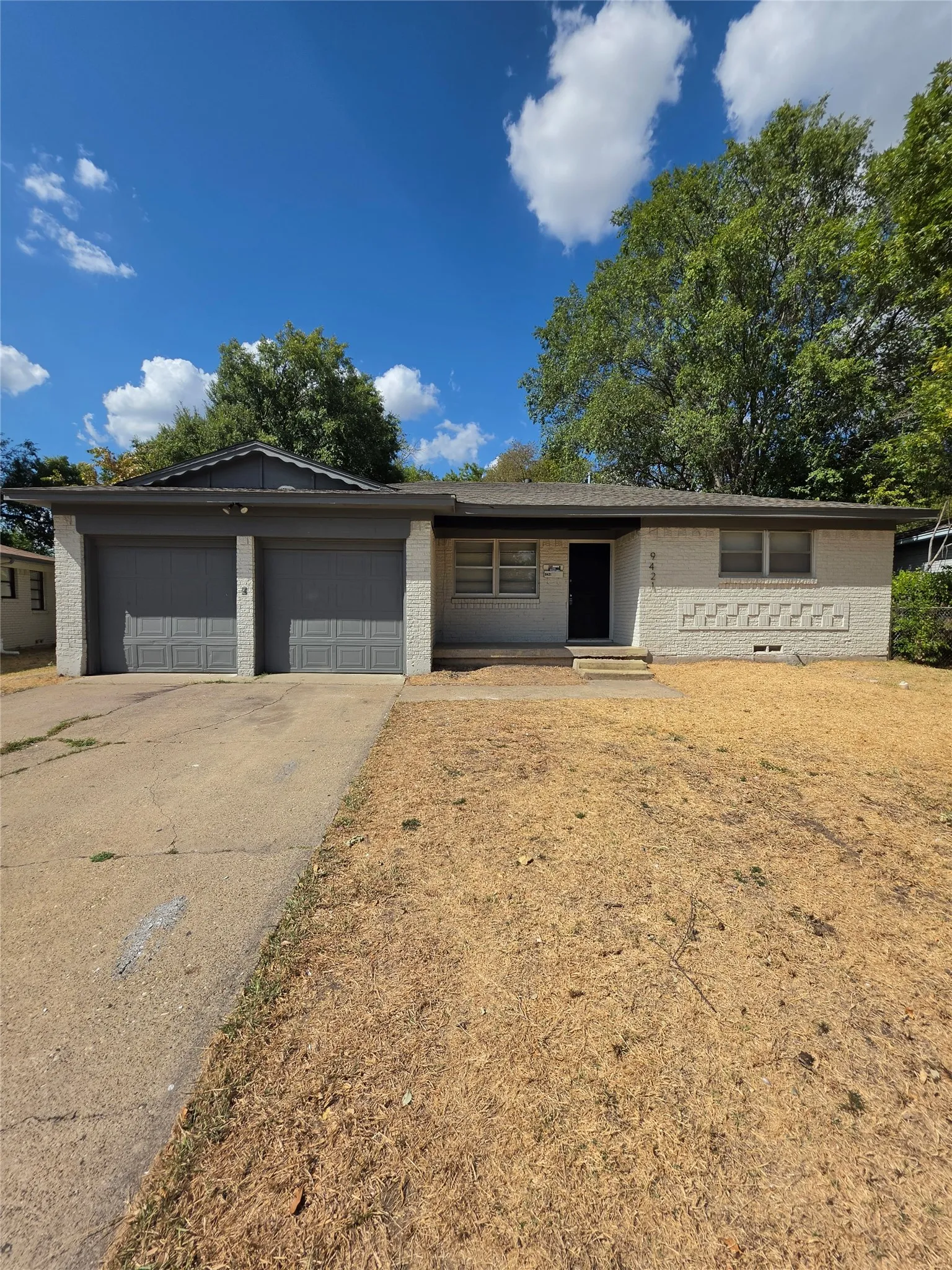 Single Family Residence For Rent in Dallas County , 9421 Bluffcreek Drive, Dallas, Texas 75227, 3 Bedroom, 2 Bathroom, 2 Garage spaces, 1,336 Sqft, built in 1960, mls#21381780, Real Estate Agent in Dallas, Homes For Rent in Dallas county, Homes For Rent in Dallas, Realtor in Dallas Texas, Real Estate Brokerage Independent Realty Texas, Luminita Cordes Realtor