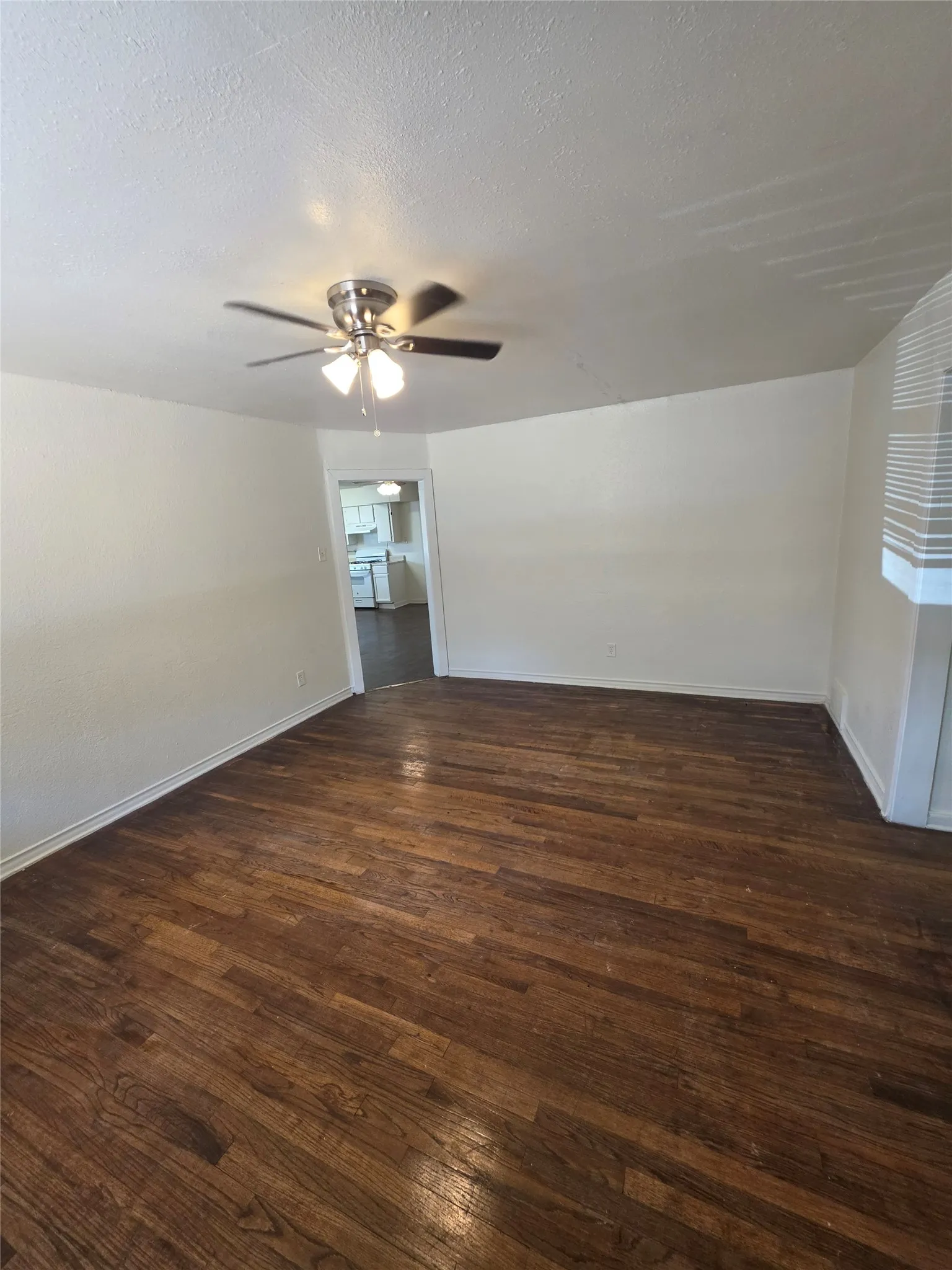 Single Family Residence For Rent in Dallas County , 9421 Bluffcreek Drive, Dallas, Texas 75227, 3 Bedroom, 2 Bathroom, 2 Garage spaces, 1,336 Sqft, built in 1960, mls#21381780, Real Estate Agent in Dallas, Homes For Rent in Dallas county, Homes For Rent in Dallas, Realtor in Dallas Texas, Real Estate Brokerage Independent Realty Texas, Luminita Cordes Realtor