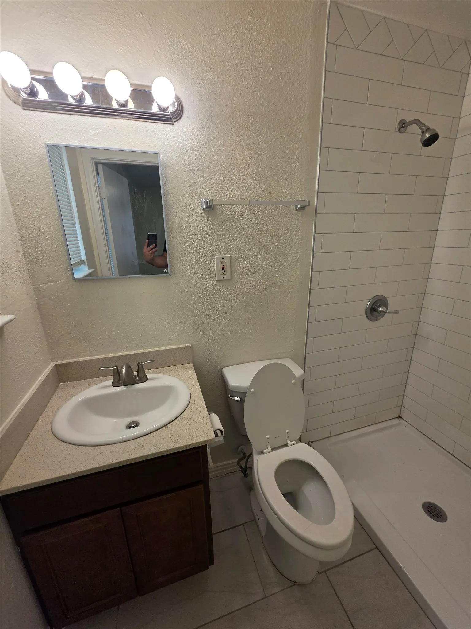 Single Family Residence For Rent in Dallas County , 9421 Bluffcreek Drive, Dallas, Texas 75227, 3 Bedroom, 2 Bathroom, 2 Garage spaces, 1,336 Sqft, built in 1960, mls#21381780, Real Estate Agent in Dallas, Homes For Rent in Dallas county, Homes For Rent in Dallas, Realtor in Dallas Texas, Real Estate Brokerage Independent Realty Texas, Luminita Cordes Realtor