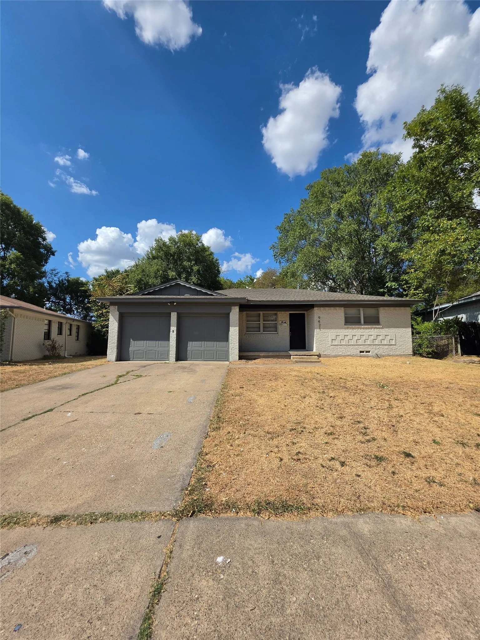 Single Family Residence For Rent in Dallas County , 9421 Bluffcreek Drive, Dallas, Texas 75227, 3 Bedroom, 2 Bathroom, 2 Garage spaces, 1,336 Sqft, built in 1960, mls#21381780, Real Estate Agent in Dallas, Homes For Rent in Dallas county, Homes For Rent in Dallas, Realtor in Dallas Texas, Real Estate Brokerage Independent Realty Texas, Luminita Cordes Realtor
