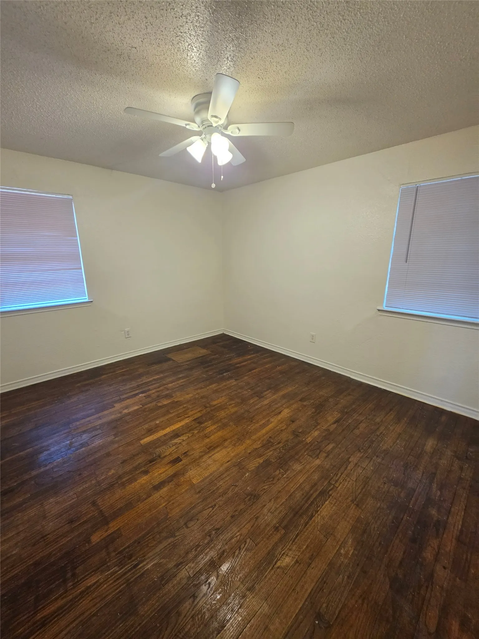 Single Family Residence For Rent in Dallas County , 9421 Bluffcreek Drive, Dallas, Texas 75227, 3 Bedroom, 2 Bathroom, 2 Garage spaces, 1,336 Sqft, built in 1960, mls#21381780, Real Estate Agent in Dallas, Homes For Rent in Dallas county, Homes For Rent in Dallas, Realtor in Dallas Texas, Real Estate Brokerage Independent Realty Texas, Luminita Cordes Realtor