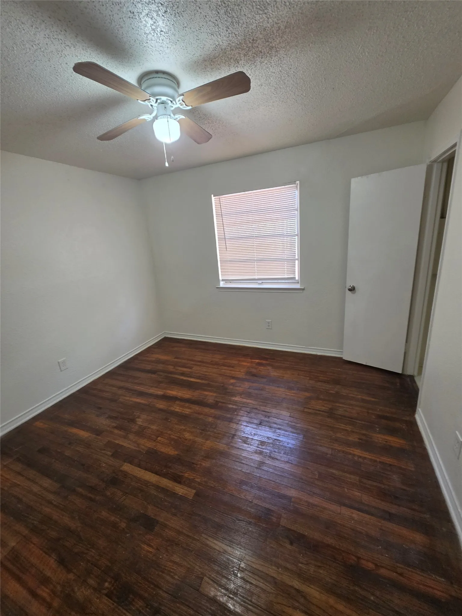 Single Family Residence For Rent in Dallas County , 9421 Bluffcreek Drive, Dallas, Texas 75227, 3 Bedroom, 2 Bathroom, 2 Garage spaces, 1,336 Sqft, built in 1960, mls#21381780, Real Estate Agent in Dallas, Homes For Rent in Dallas county, Homes For Rent in Dallas, Realtor in Dallas Texas, Real Estate Brokerage Independent Realty Texas, Luminita Cordes Realtor