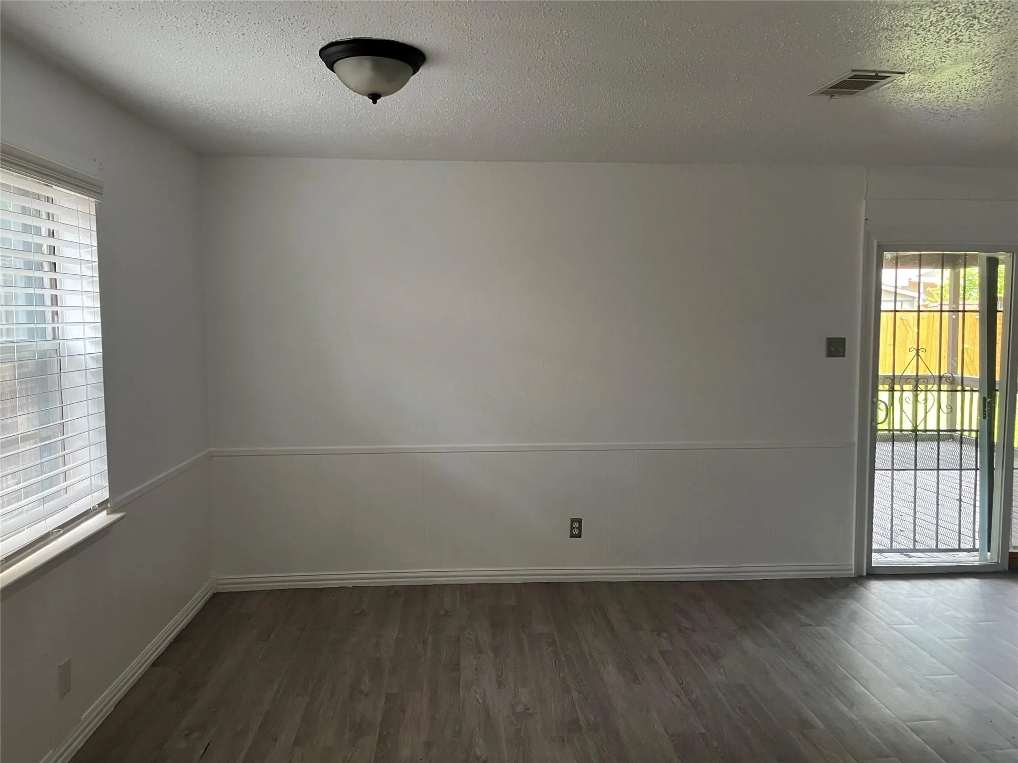 Single Family Residence For Rent in Dallas County , 10327 Springhaven Drive, Dallas, Texas 75217, 4 Bedroom, 2 Bathroom, 2 Garage spaces, 1,404 Sqft, built in 1965, mls#21381579, Real Estate Agent in Dallas, Homes For Rent in Dallas county, Homes For Rent in Dallas, Realtor in Dallas Texas, Real Estate Brokerage Independent Realty Texas, Luminita Cordes Realtor
