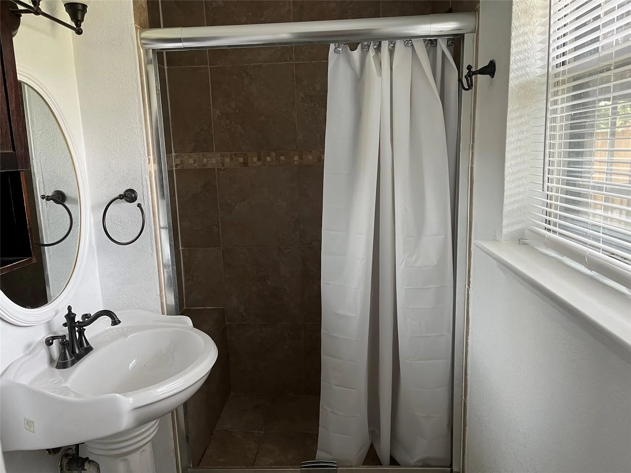 Single Family Residence For Rent in Dallas County , 10327 Springhaven Drive, Dallas, Texas 75217, 4 Bedroom, 2 Bathroom, 2 Garage spaces, 1,404 Sqft, built in 1965, mls#21381579, Real Estate Agent in Dallas, Homes For Rent in Dallas county, Homes For Rent in Dallas, Realtor in Dallas Texas, Real Estate Brokerage Independent Realty Texas, Luminita Cordes Realtor