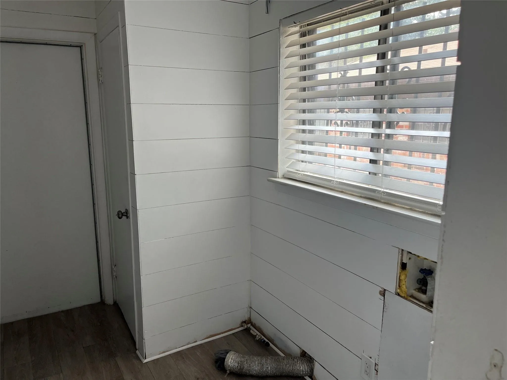 Single Family Residence For Rent in Dallas County , 10327 Springhaven Drive, Dallas, Texas 75217, 4 Bedroom, 2 Bathroom, 2 Garage spaces, 1,404 Sqft, built in 1965, mls#21381579, Real Estate Agent in Dallas, Homes For Rent in Dallas county, Homes For Rent in Dallas, Realtor in Dallas Texas, Real Estate Brokerage Independent Realty Texas, Luminita Cordes Realtor