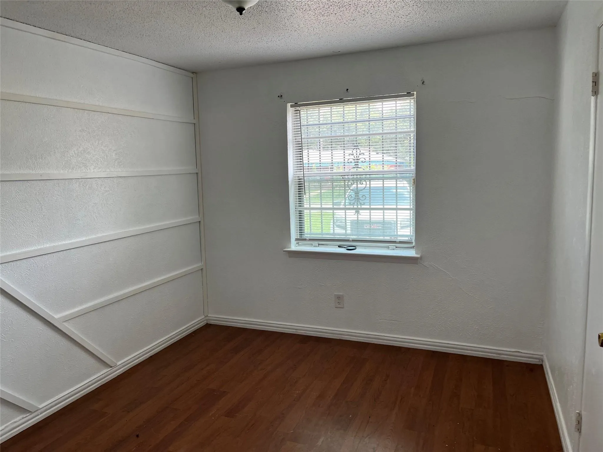 Single Family Residence For Rent in Dallas County , 10327 Springhaven Drive, Dallas, Texas 75217, 4 Bedroom, 2 Bathroom, 2 Garage spaces, 1,404 Sqft, built in 1965, mls#21381579, Real Estate Agent in Dallas, Homes For Rent in Dallas county, Homes For Rent in Dallas, Realtor in Dallas Texas, Real Estate Brokerage Independent Realty Texas, Luminita Cordes Realtor