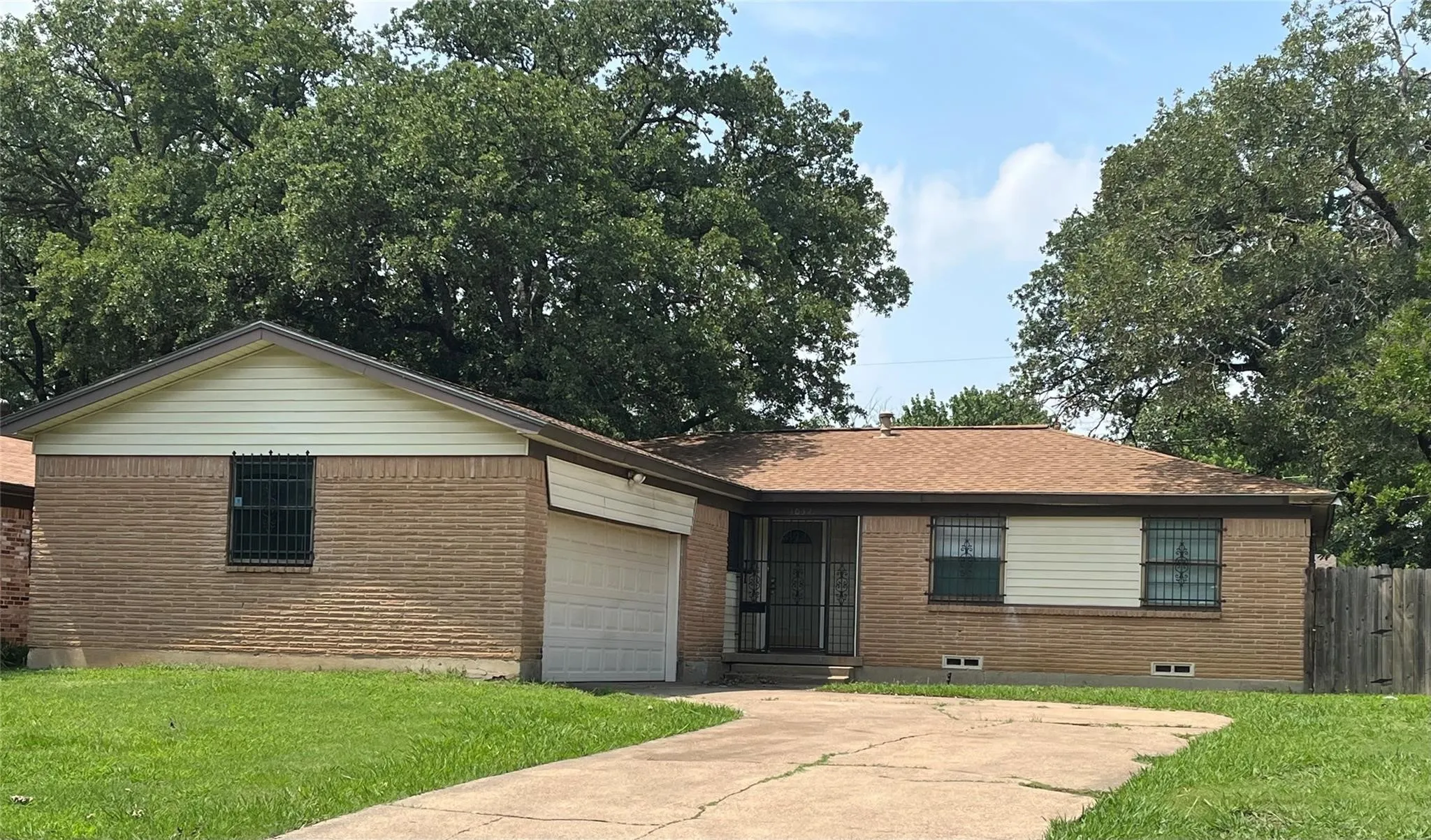 Single Family Residence For Rent in Dallas County , 10327 Springhaven Drive, Dallas, Texas 75217, 4 Bedroom, 2 Bathroom, 2 Garage spaces, 1,404 Sqft, built in 1965, mls#21381579, Real Estate Agent in Dallas, Homes For Rent in Dallas county, Homes For Rent in Dallas, Realtor in Dallas Texas, Real Estate Brokerage Independent Realty Texas, Luminita Cordes Realtor