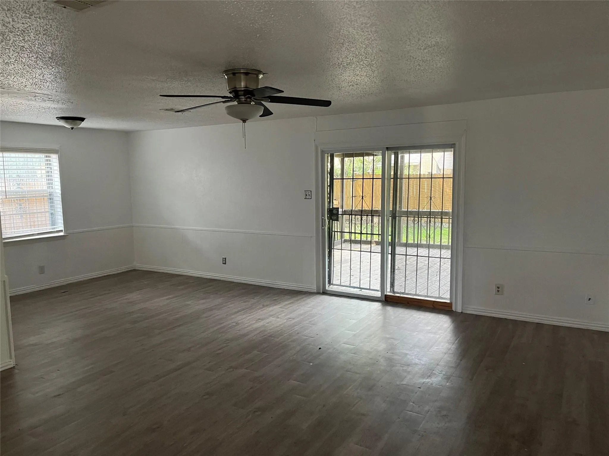 Single Family Residence For Rent in Dallas County , 10327 Springhaven Drive, Dallas, Texas 75217, 4 Bedroom, 2 Bathroom, 2 Garage spaces, 1,404 Sqft, built in 1965, mls#21381579, Real Estate Agent in Dallas, Homes For Rent in Dallas county, Homes For Rent in Dallas, Realtor in Dallas Texas, Real Estate Brokerage Independent Realty Texas, Luminita Cordes Realtor