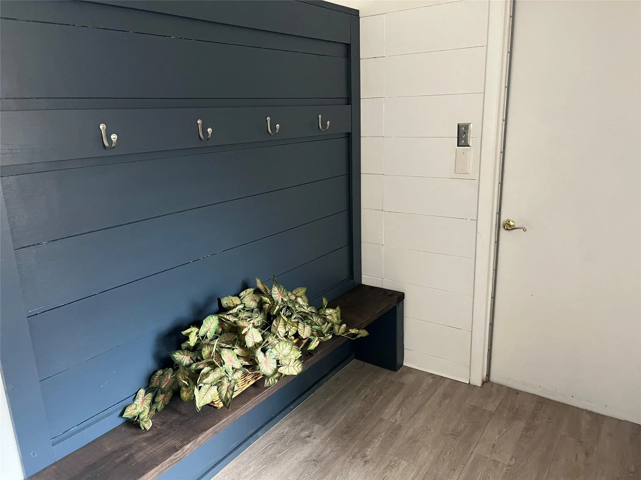 Single Family Residence For Rent in Dallas County , 10327 Springhaven Drive, Dallas, Texas 75217, 4 Bedroom, 2 Bathroom, 2 Garage spaces, 1,404 Sqft, built in 1965, mls#21381579, Real Estate Agent in Dallas, Homes For Rent in Dallas county, Homes For Rent in Dallas, Realtor in Dallas Texas, Real Estate Brokerage Independent Realty Texas, Luminita Cordes Realtor