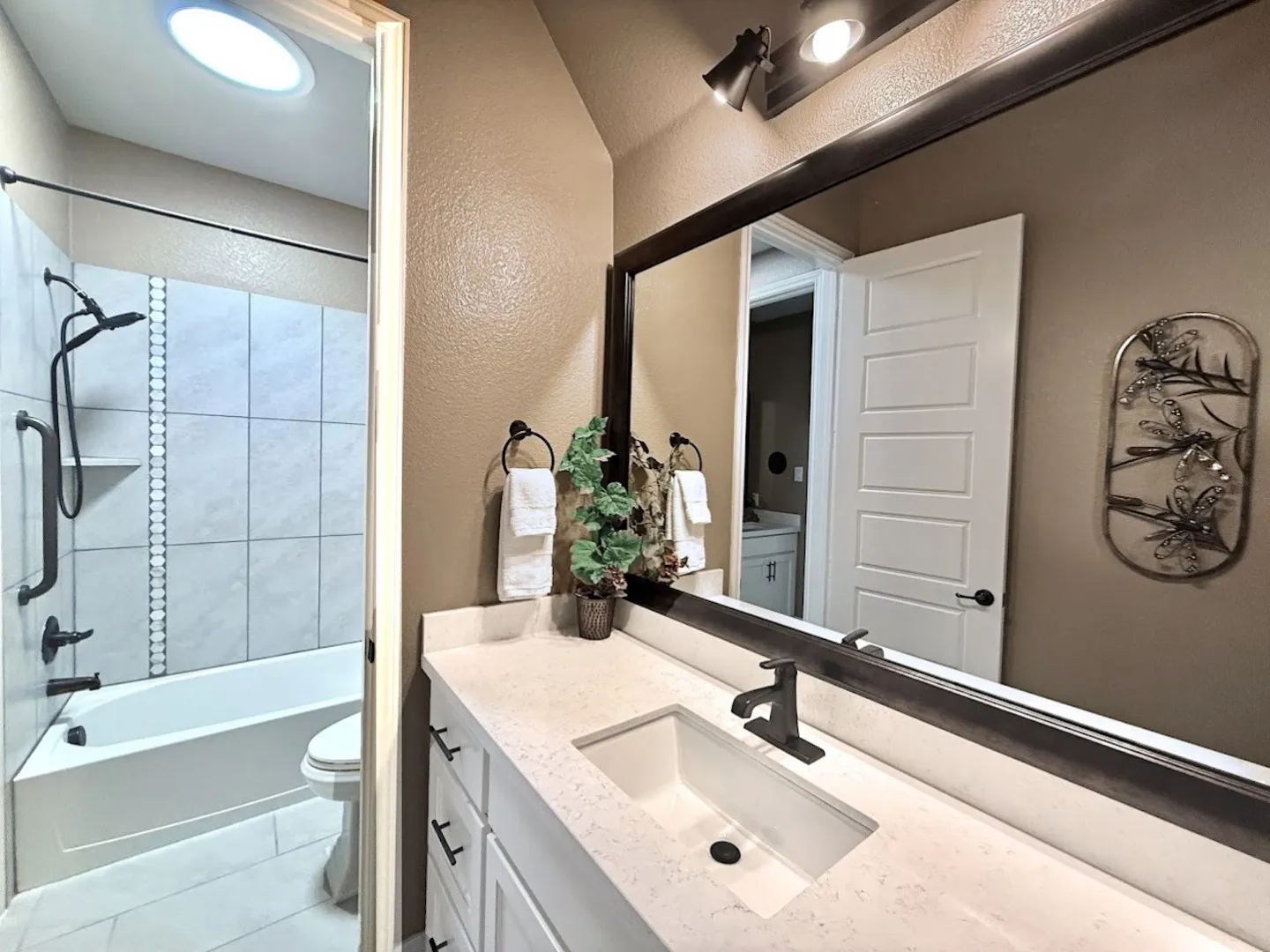 Single Family Residence For Sale in Collin County , 4428 Sunflower Lane, Celina, Texas 75078, 4 Bedroom, 4 Bathroom, 2 Garage spaces, 2,982 Sqft, built in 2018, mls#21381662, Real Estate Agent in Celina, Homes For Sale in Collin county, Homes For Sale in Celina, Realtor in Celina Texas, Real Estate Brokerage Independent Realty Texas, Luminita Cordes Realtor