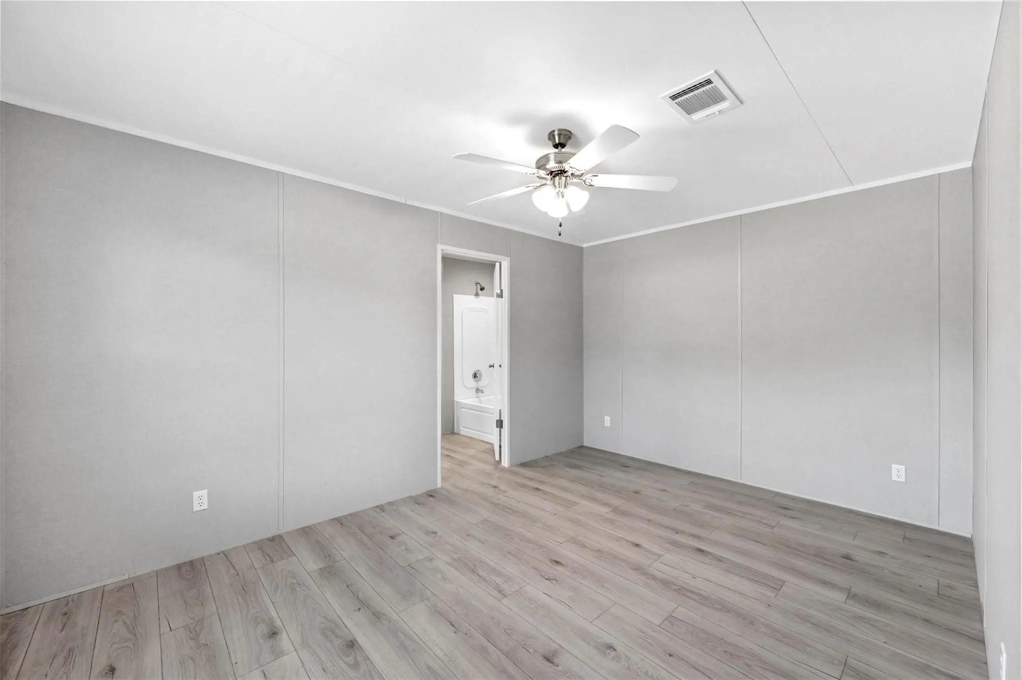 Mobile Home For Sale in Hood County , 2722 Cypress Street, Granbury, Texas 76048, 3 Bedroom, 2 Bathroom, Garage spaces, 1,153 Sqft, built in 2024, mls#21381722, Real Estate Agent in Granbury, Homes For Sale in Hood county, Homes For Sale in Granbury, Realtor in Granbury Texas, Real Estate Brokerage Independent Realty Texas, Luminita Cordes Realtor