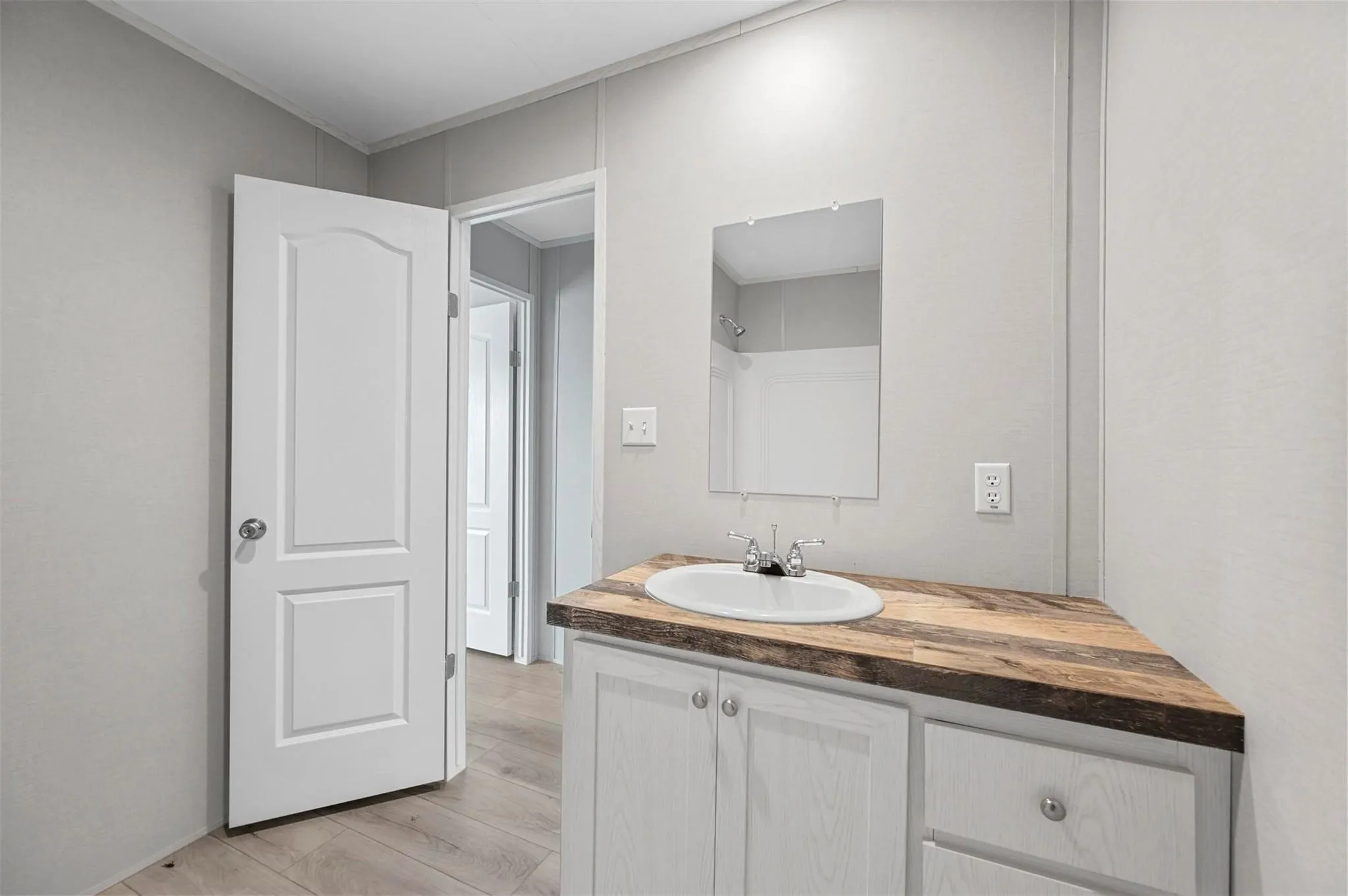 Mobile Home For Sale in Hood County , 2722 Cypress Street, Granbury, Texas 76048, 3 Bedroom, 2 Bathroom, Garage spaces, 1,153 Sqft, built in 2024, mls#21381722, Real Estate Agent in Granbury, Homes For Sale in Hood county, Homes For Sale in Granbury, Realtor in Granbury Texas, Real Estate Brokerage Independent Realty Texas, Luminita Cordes Realtor