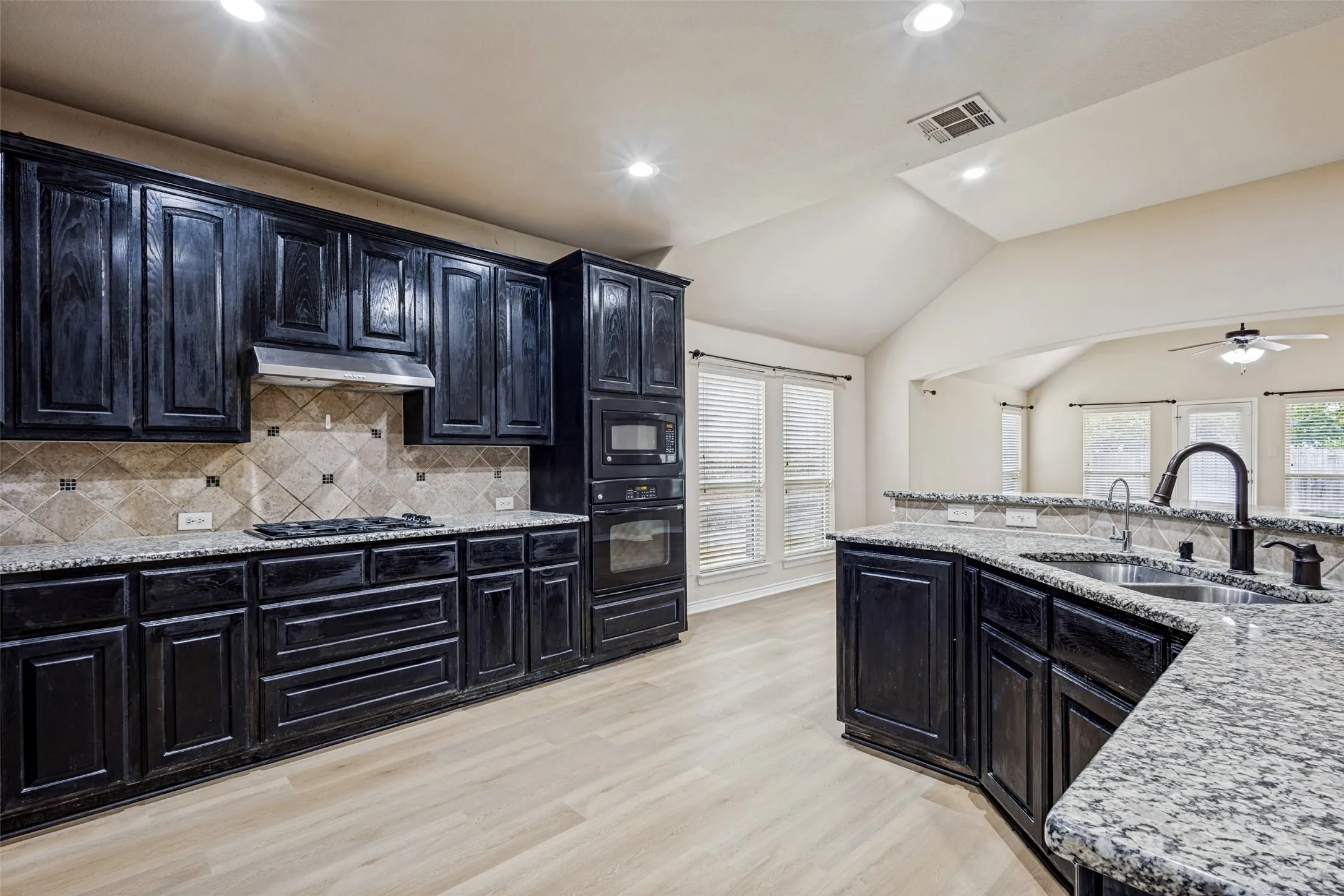 Single Family Residence For Rent in Collin County , 10005 Petrified Tree Lane, Mc Kinney, Texas 75072, 4 Bedroom, 2 Bathroom, 2 Garage spaces, 2,038 Sqft, built in 2012, mls#21381792, Real Estate Agent in Mc Kinney, Homes For Rent in Collin county, Homes For Rent in Mc Kinney, Realtor in Mc Kinney Texas, Real Estate Brokerage Independent Realty Texas, Luminita Cordes Realtor