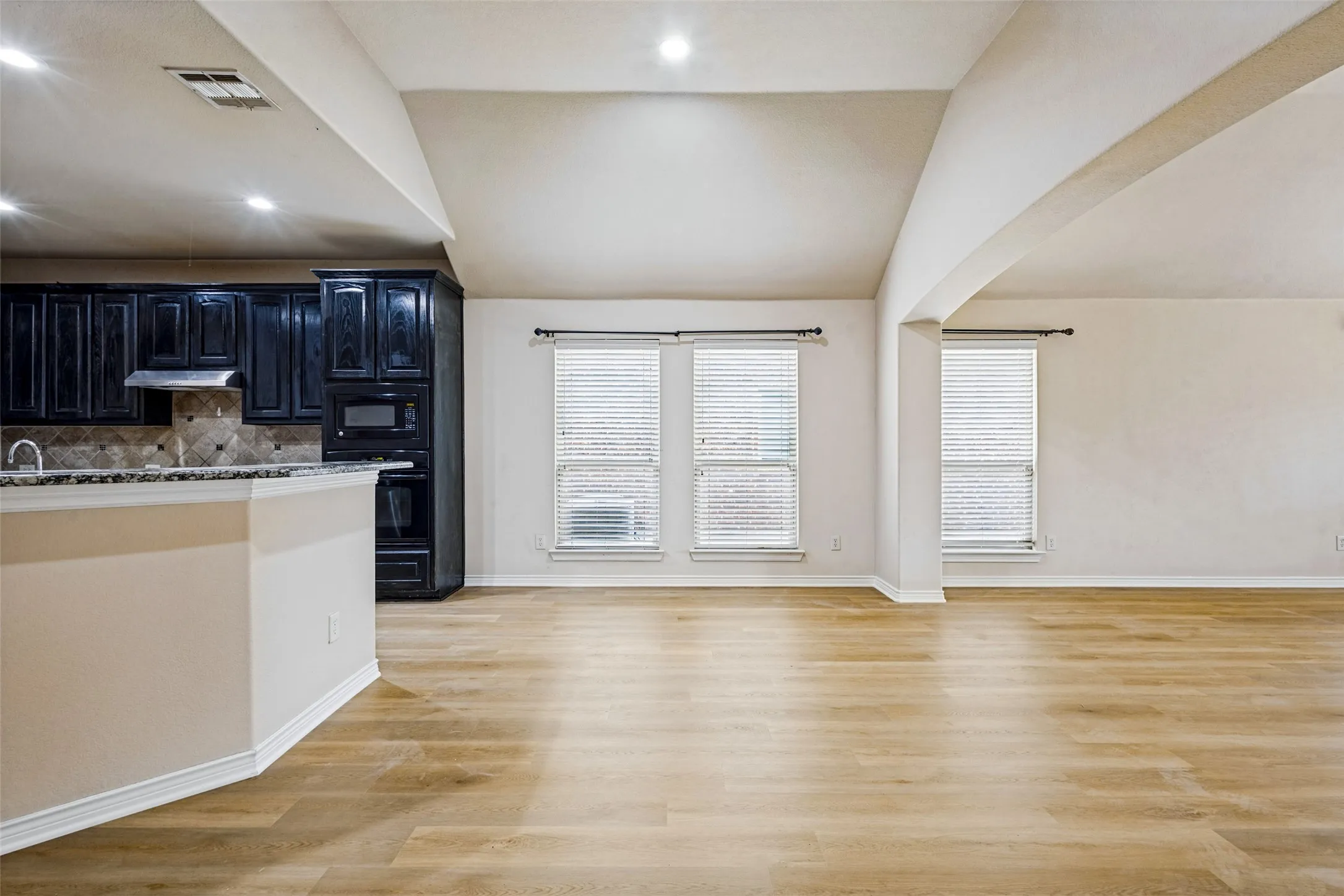 Single Family Residence For Rent in Collin County , 10005 Petrified Tree Lane, Mc Kinney, Texas 75072, 4 Bedroom, 2 Bathroom, 2 Garage spaces, 2,038 Sqft, built in 2012, mls#21381792, Real Estate Agent in Mc Kinney, Homes For Rent in Collin county, Homes For Rent in Mc Kinney, Realtor in Mc Kinney Texas, Real Estate Brokerage Independent Realty Texas, Luminita Cordes Realtor