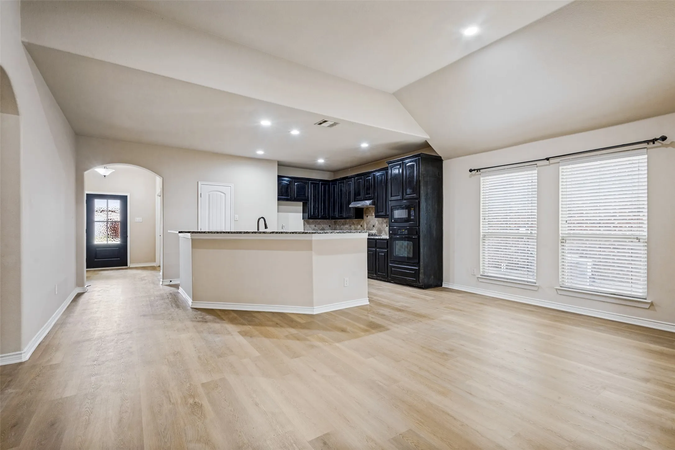 Single Family Residence For Rent in Collin County , 10005 Petrified Tree Lane, Mc Kinney, Texas 75072, 4 Bedroom, 2 Bathroom, 2 Garage spaces, 2,038 Sqft, built in 2012, mls#21381792, Real Estate Agent in Mc Kinney, Homes For Rent in Collin county, Homes For Rent in Mc Kinney, Realtor in Mc Kinney Texas, Real Estate Brokerage Independent Realty Texas, Luminita Cordes Realtor