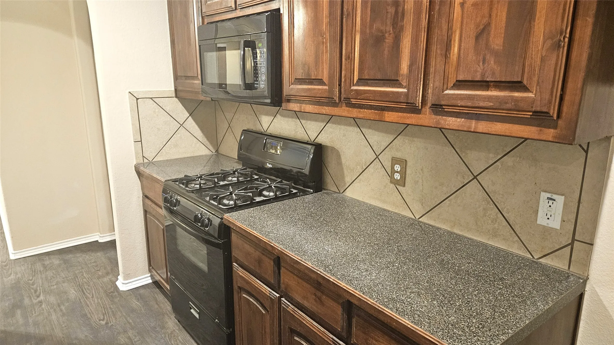 Single Family Residence For Rent in Tarrant County , 2108 Ingrid Lane, Fort Worth, Texas 76131, 3 Bedroom, 2 Bathroom, 2 Garage spaces, 1,295 Sqft, built in 2007, mls#21381793, Real Estate Agent in Fort Worth, Homes For Rent in Tarrant county, Homes For Rent in Fort Worth, Realtor in Fort Worth Texas, Real Estate Brokerage Independent Realty Texas, Luminita Cordes Realtor