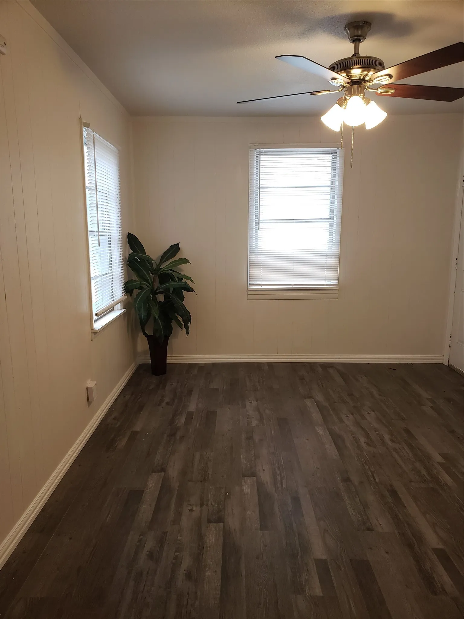 Apartment For Rent in Tarrant County , 4256 Standish Road B, Fort Worth, Texas 76133, 1 Bedroom, 1 Bathroom, Garage spaces, 370 Sqft, built in 1949, mls#21375768, Real Estate Agent in Fort Worth, Homes For Rent in Tarrant county, Homes For Rent in Fort Worth, Realtor in Fort Worth Texas, Real Estate Brokerage Independent Realty Texas, Luminita Cordes Realtor